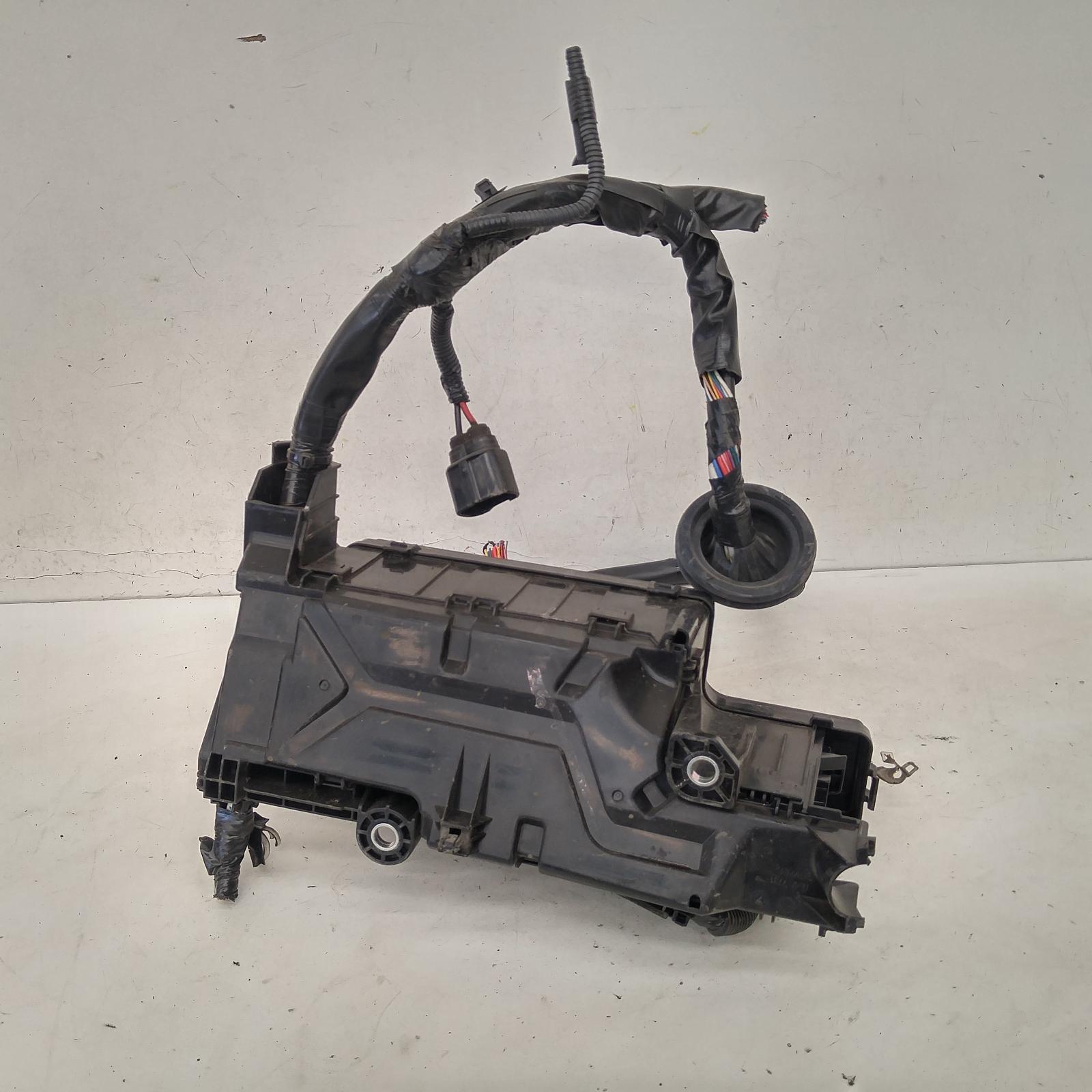 View Auto part Fuse Box Toyota Hilux 2015