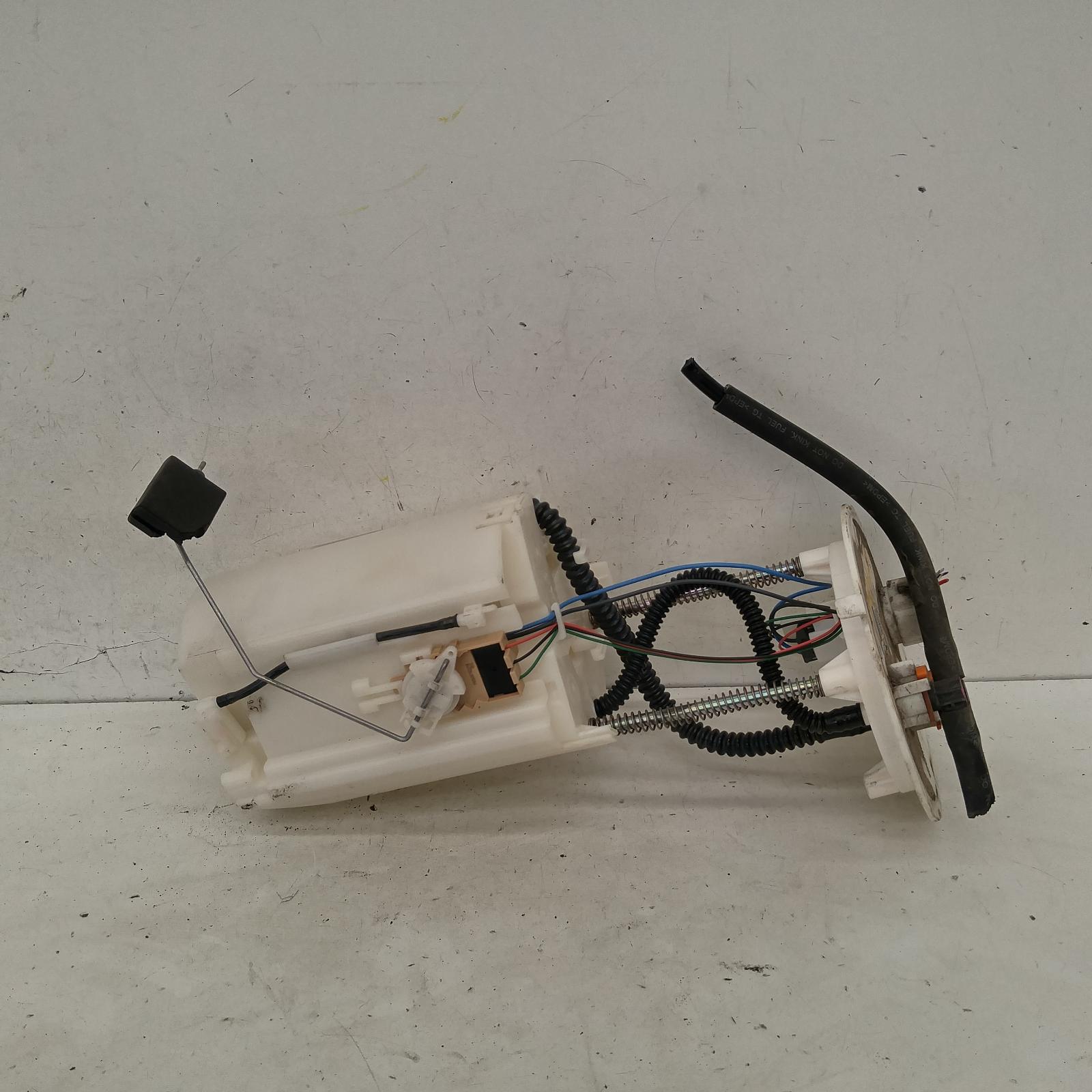 View Auto part Fuel Pump Toyota Hilux 2015