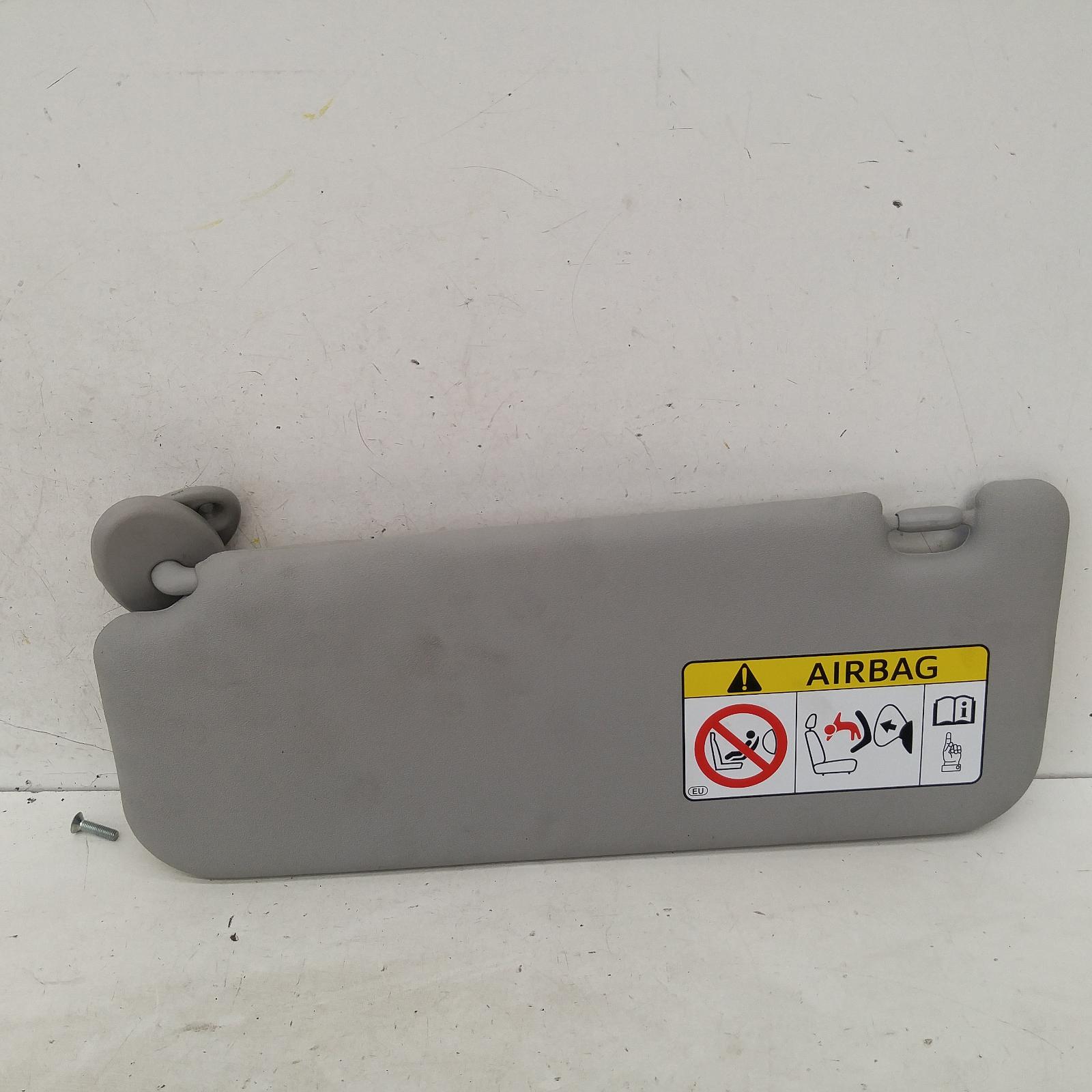 View Auto part Sunvisor Toyota Hilux 2015