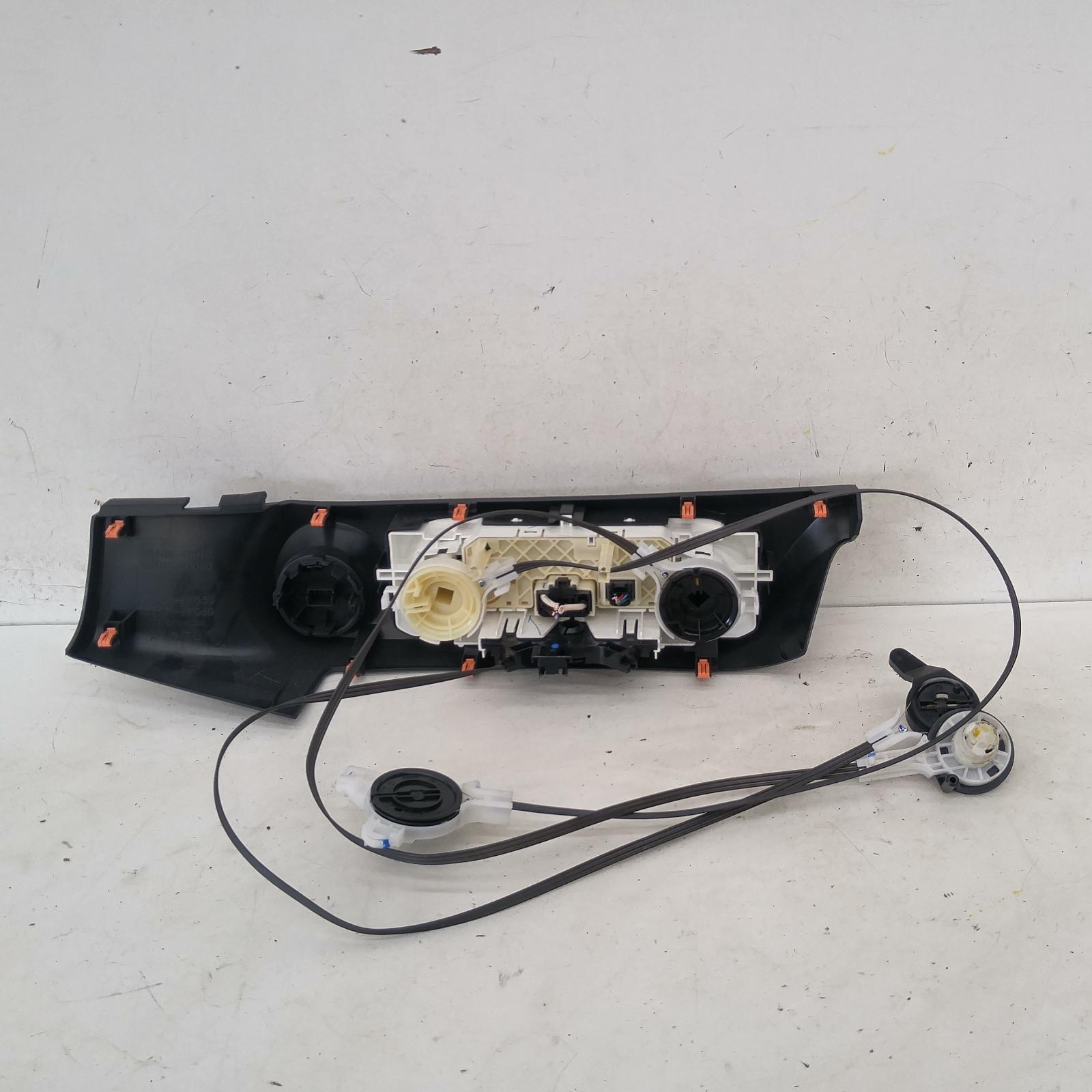 View Auto part Heater/Ac Controls Toyota Hilux 2015