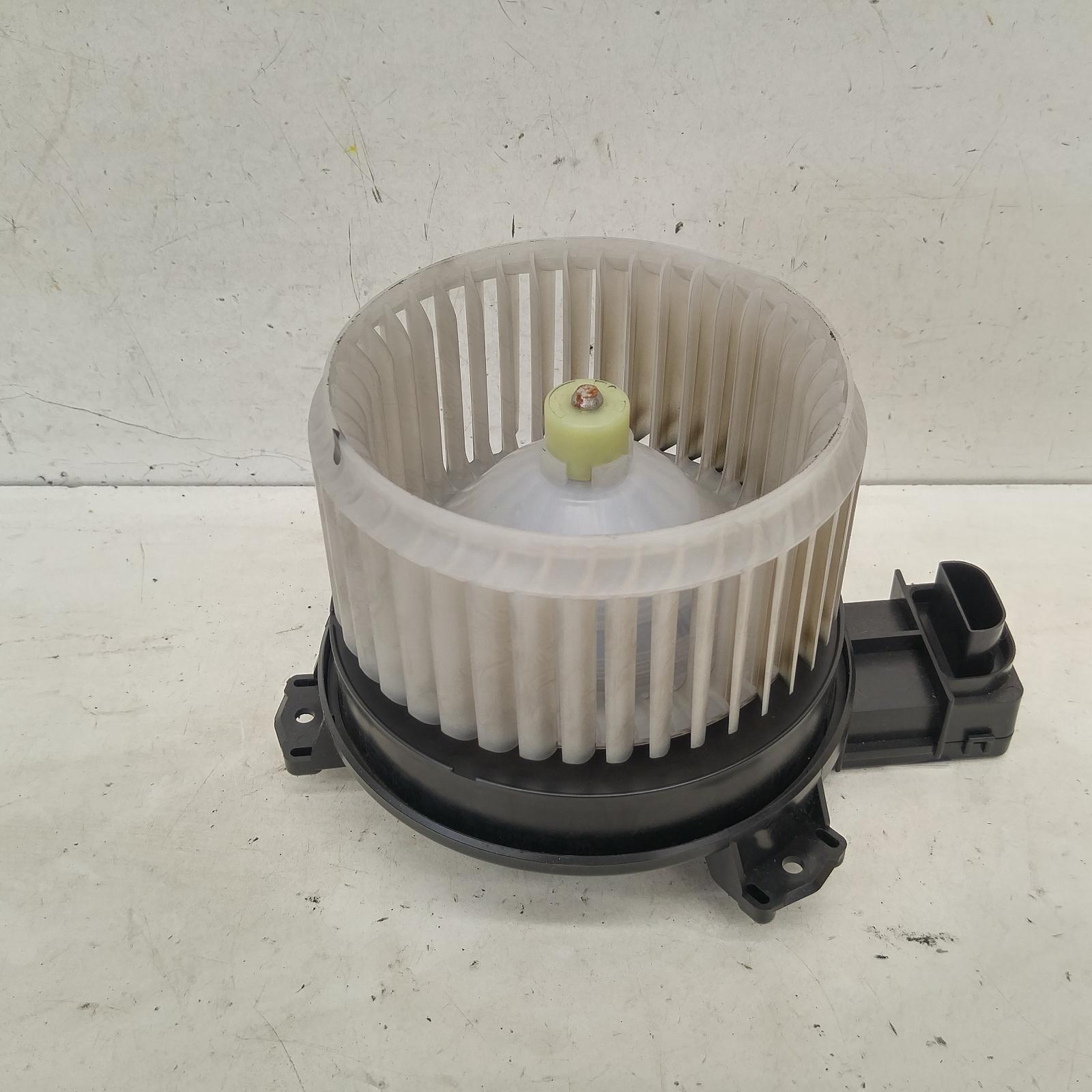 View Auto part Heater Fan Motor Toyota Hilux 2015