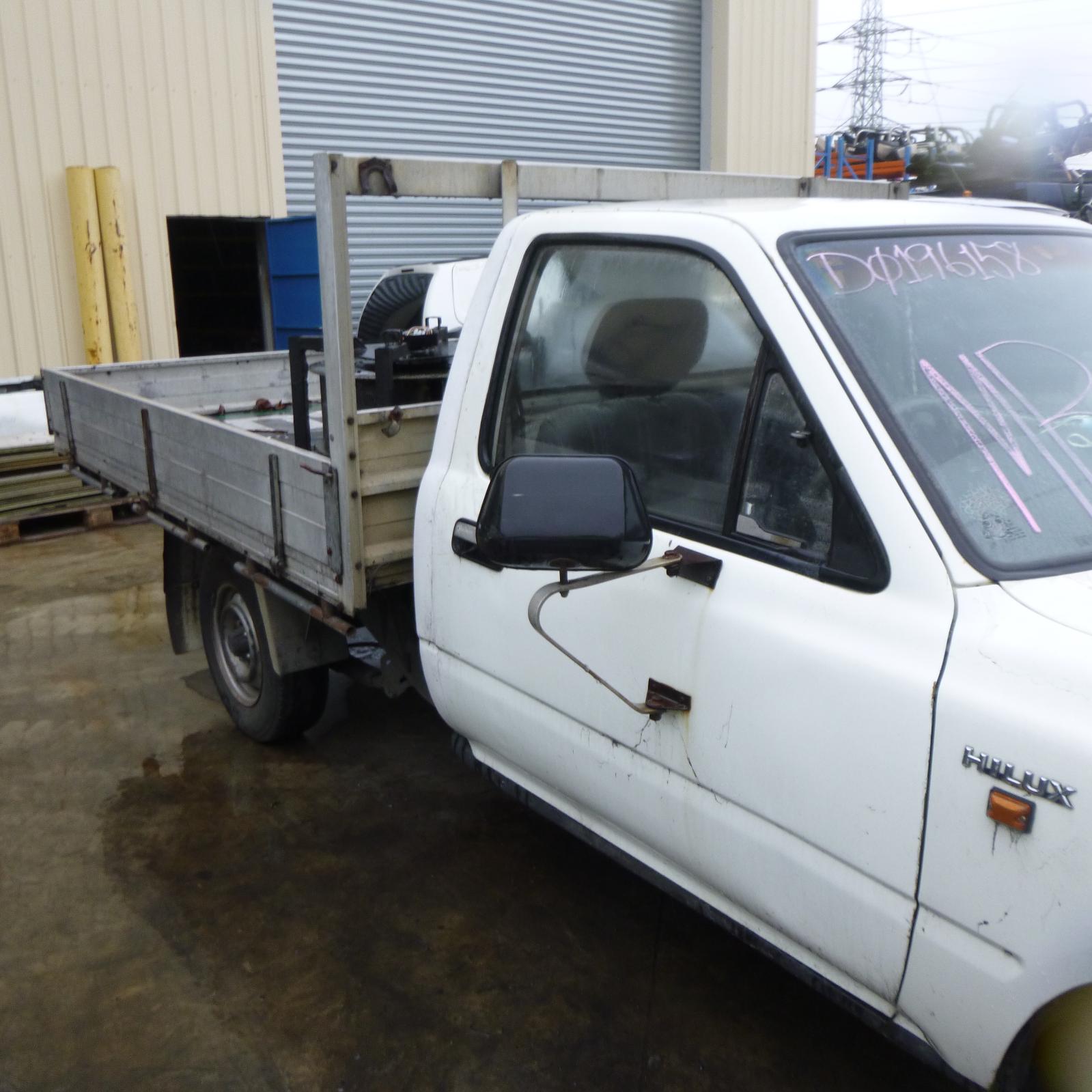 View Auto part Radio/Cd/Dvd/Sat/Tv Toyota Hilux 1995