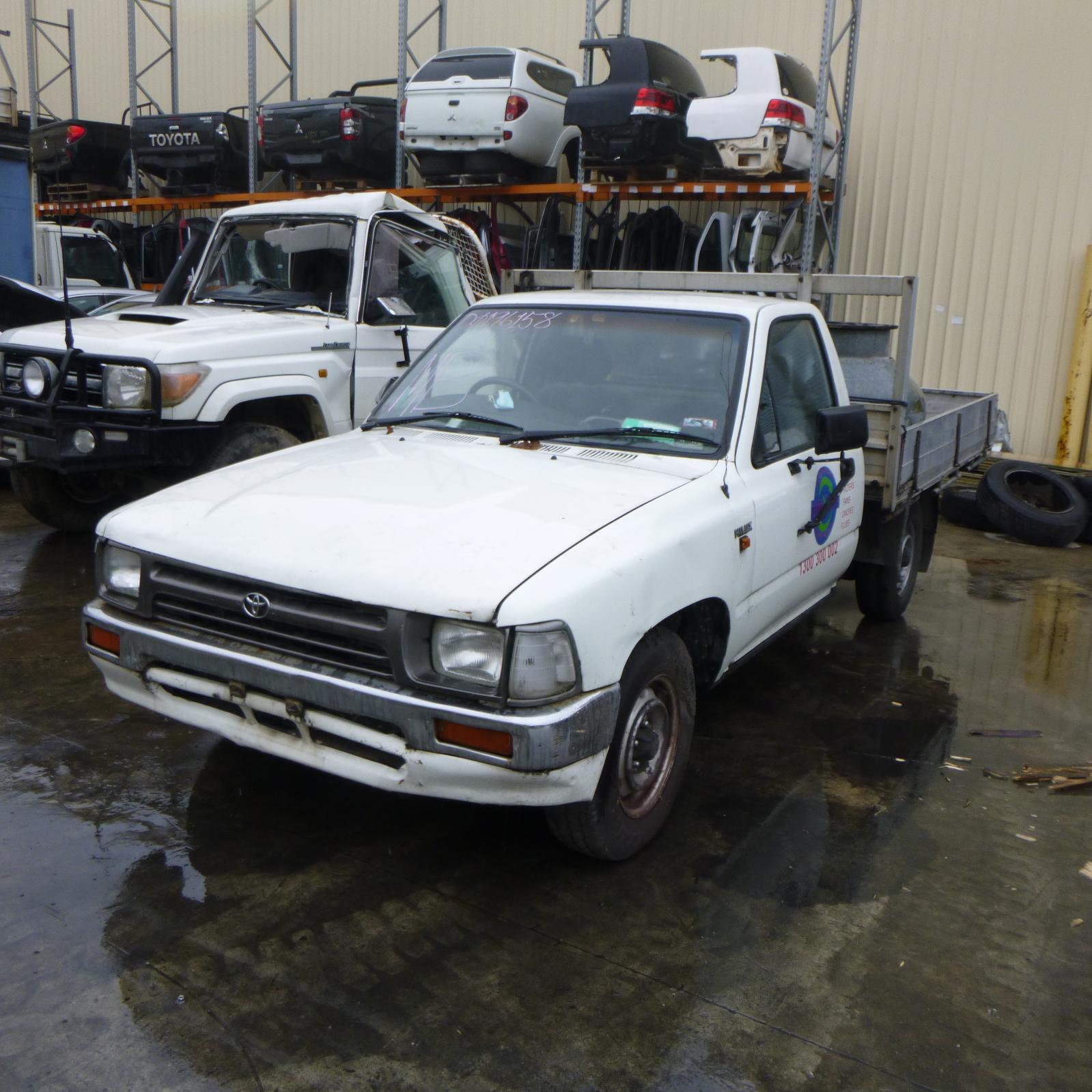 View Auto part Radio/Cd/Dvd/Sat/Tv Toyota Hilux 1995