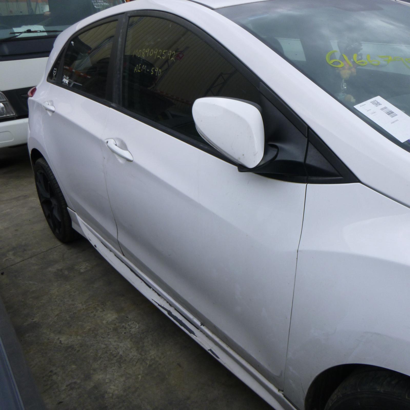 View Auto part Fuel Door / Filler Hyundai I30 2014