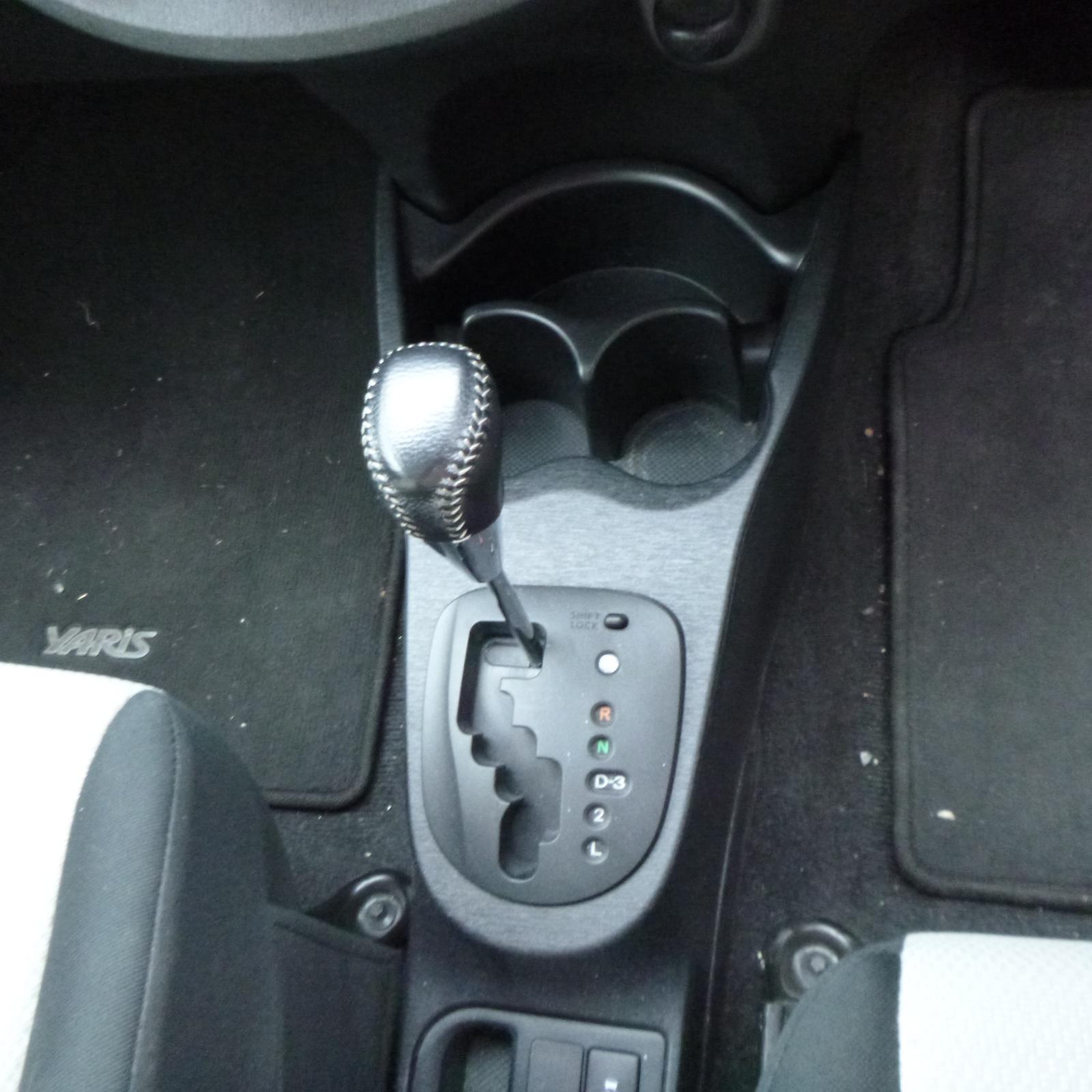 View Auto part Headrest Toyota Yaris 2014