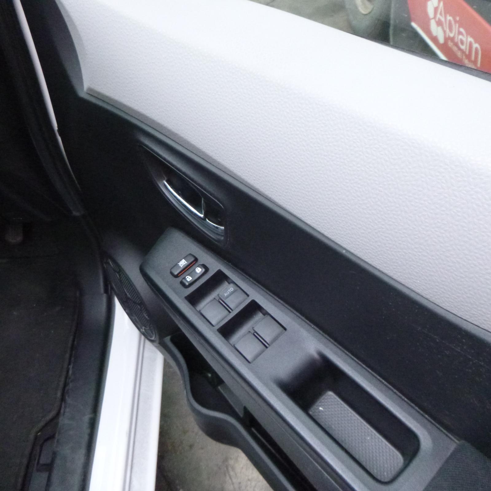 View Auto part Headrest Toyota Yaris 2014