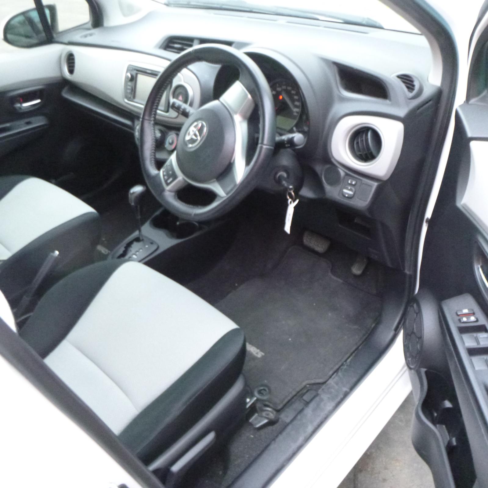 View Auto part Headrest Toyota Yaris 2014