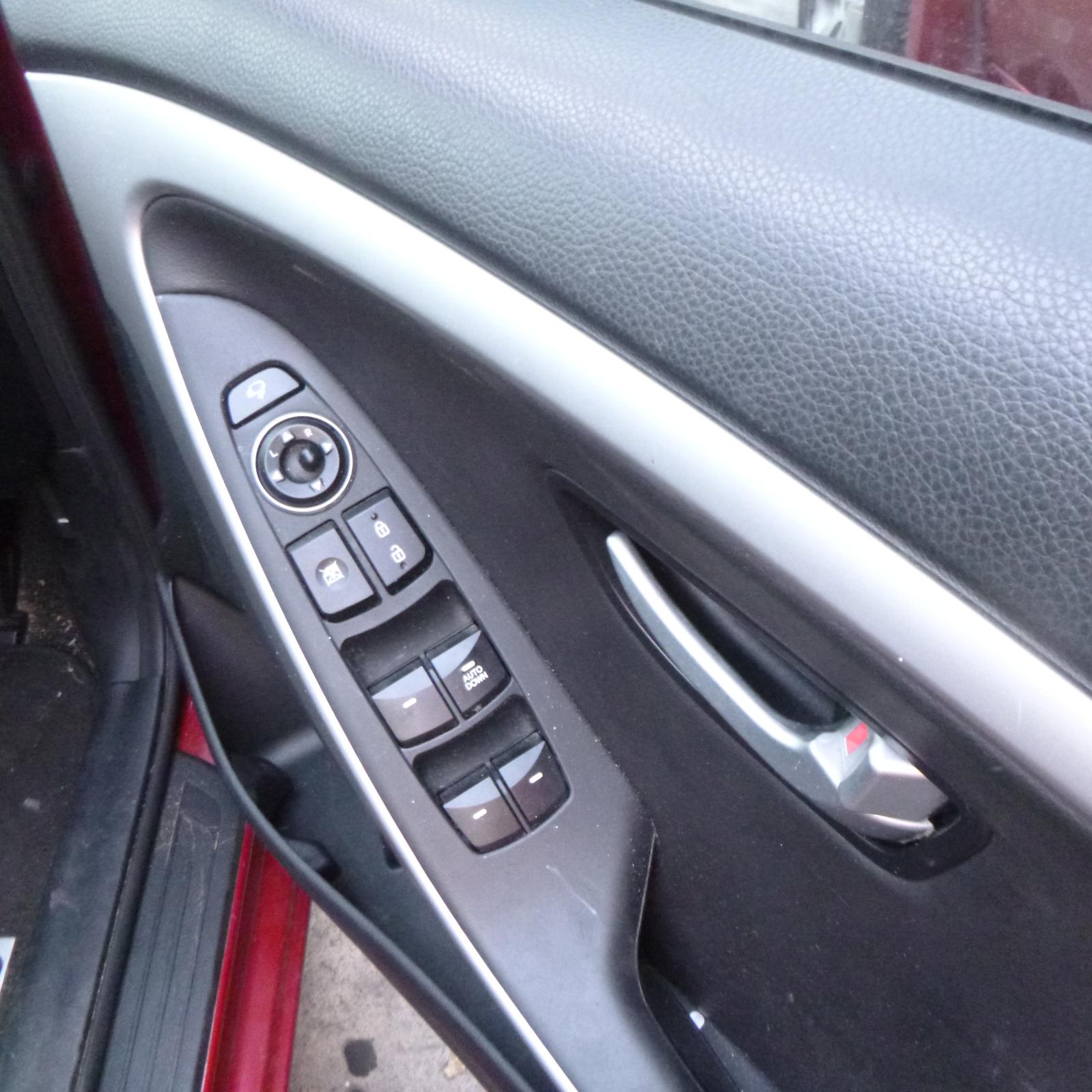 View Auto part Rear Garnish Hyundai I30 2015