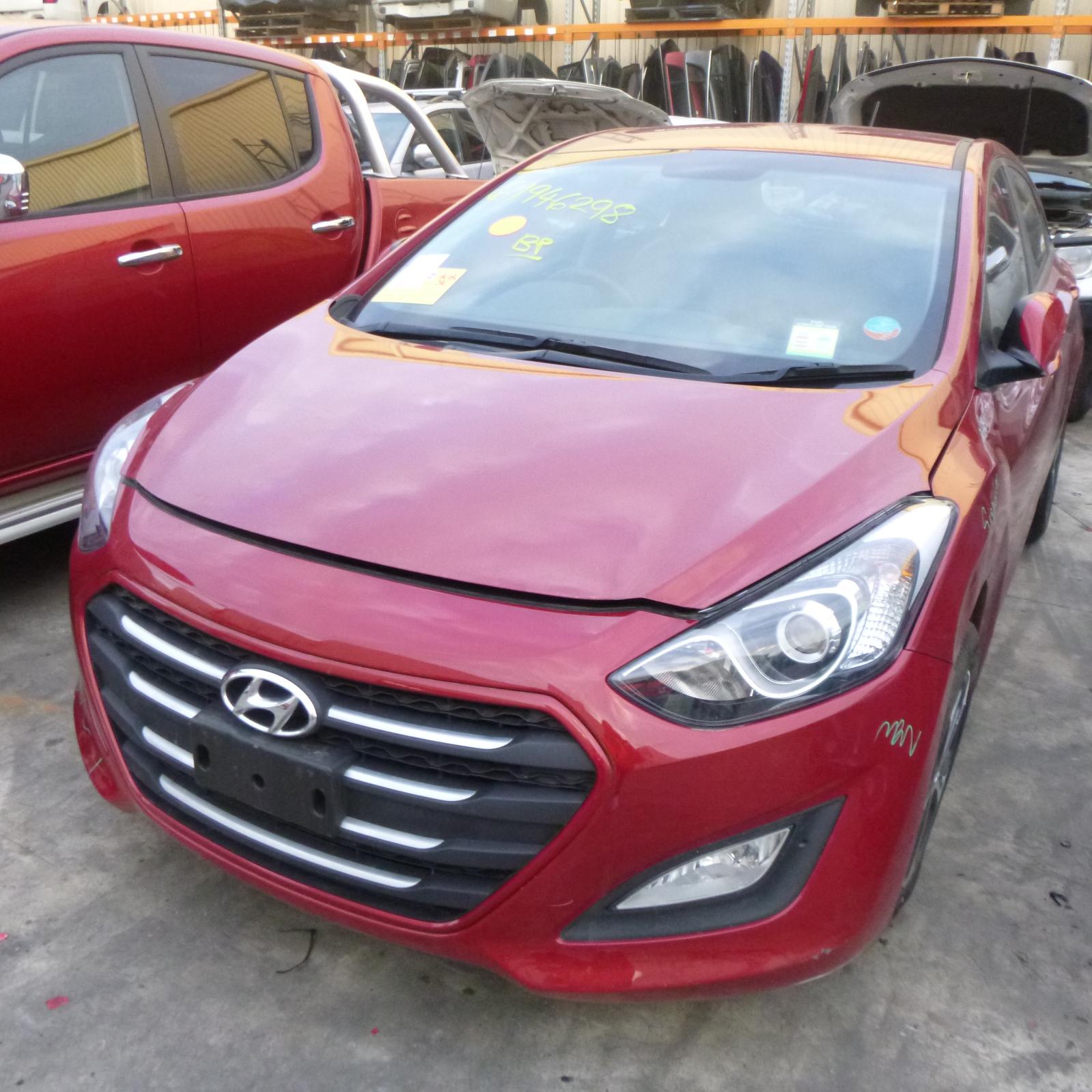 View Auto part Rear Garnish Hyundai I30 2015