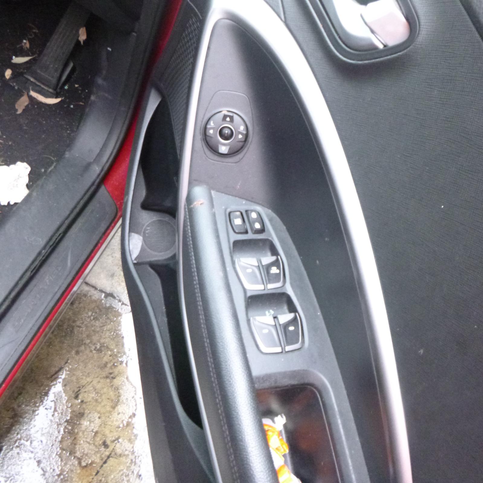 View Auto part Airbag Module/Sensor Hyundai Santa Fe 2012