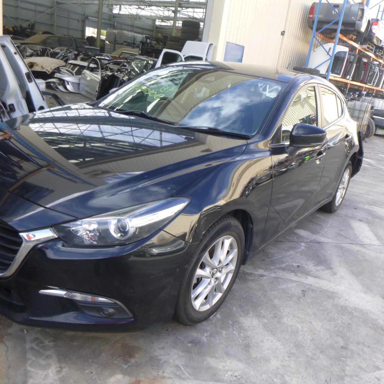 View Auto part Headrest Mazda 3 2018