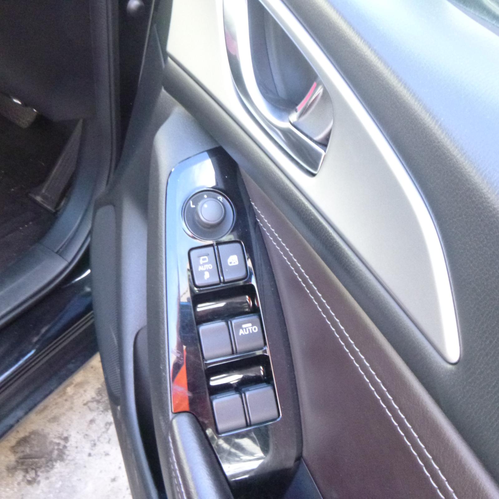 View Auto part Headrest Mazda 3 2018