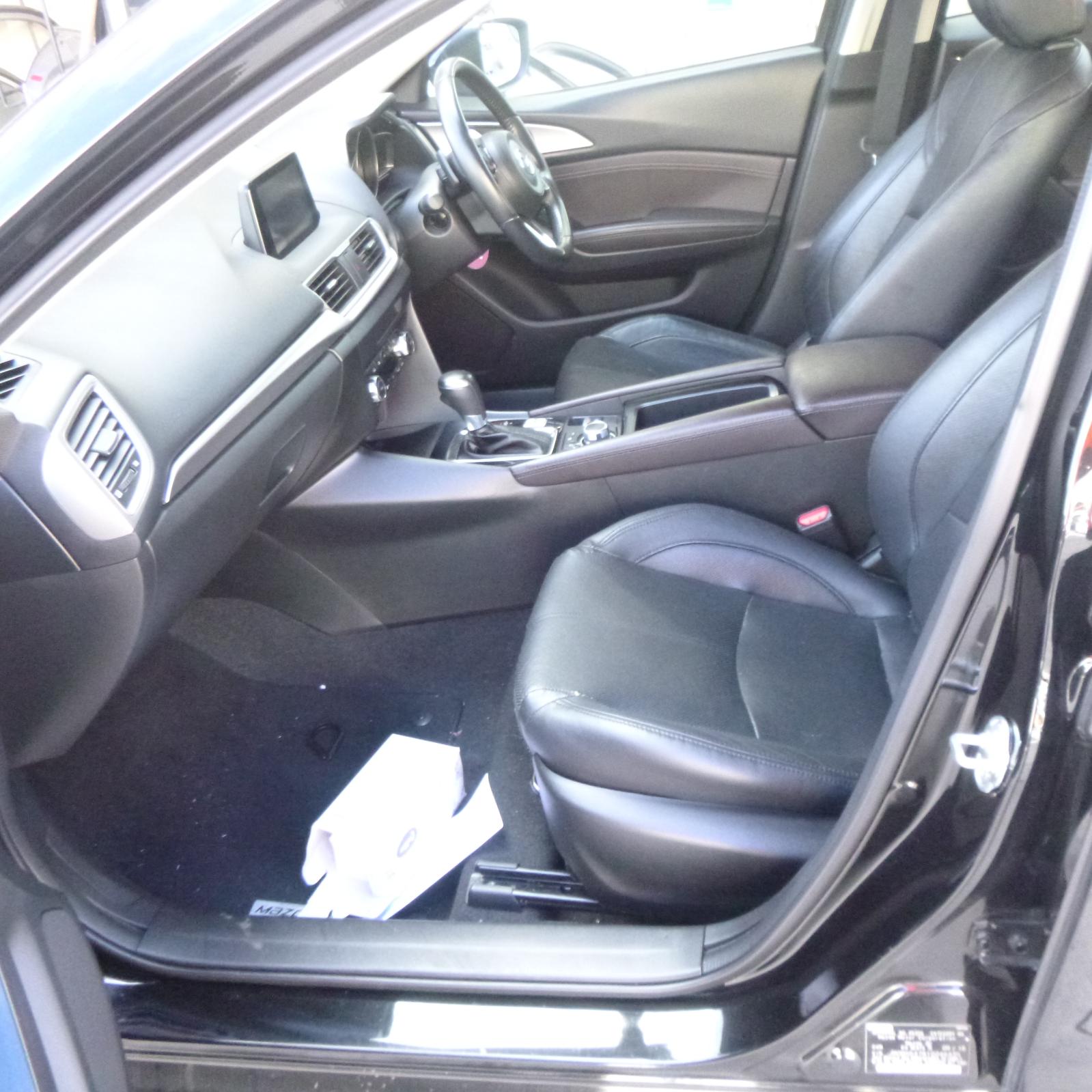 View Auto part Headrest Mazda 3 2018