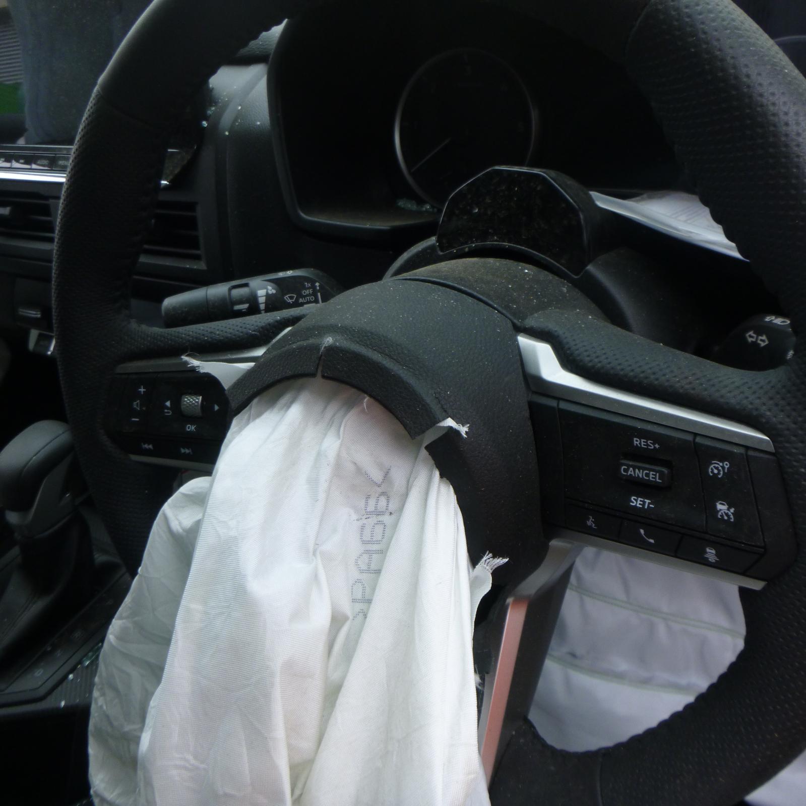 View Auto part Seatbelt/Stalk Mitsubishi Triton 2025