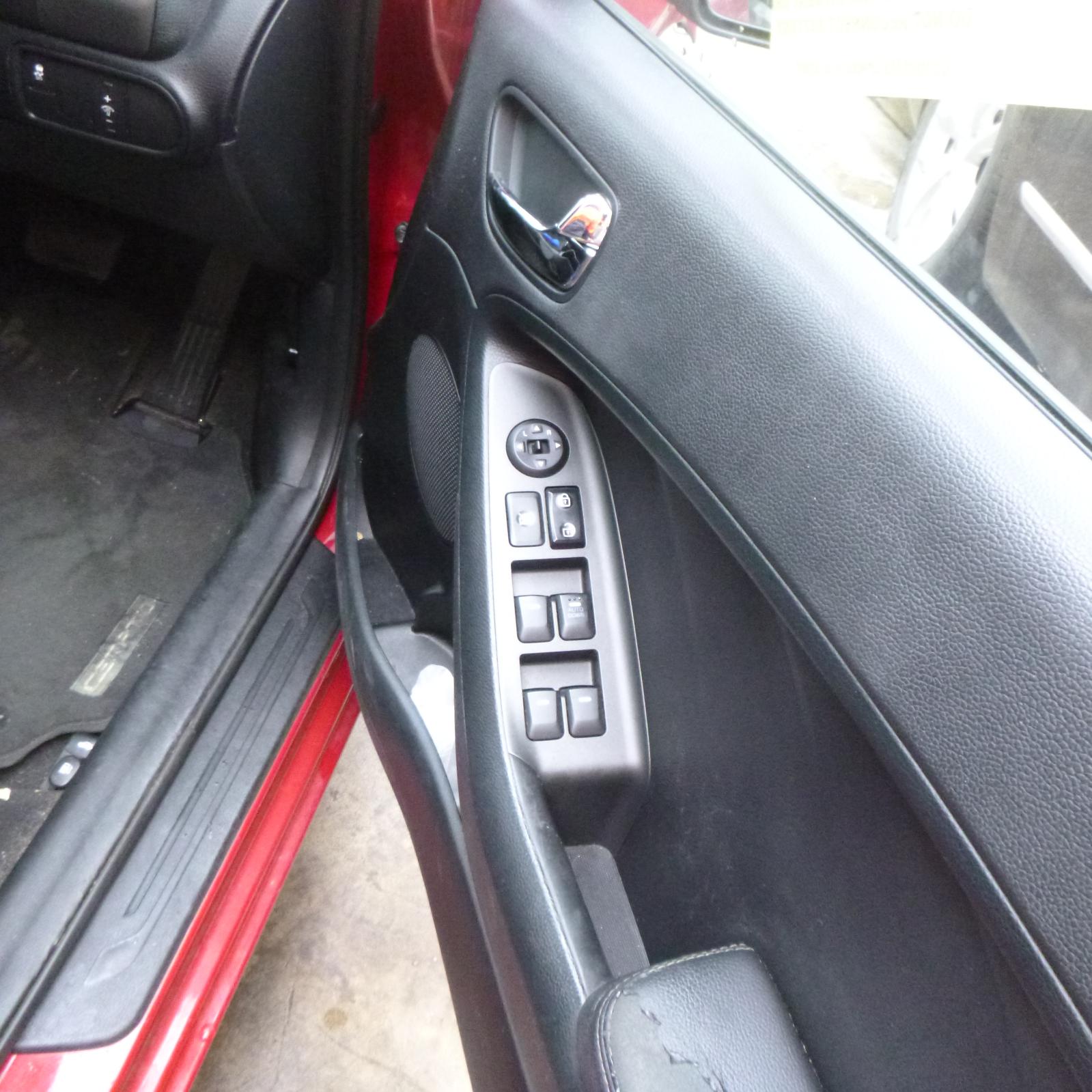 View Auto part Fuel Door / Filler Kia Cerato 2014