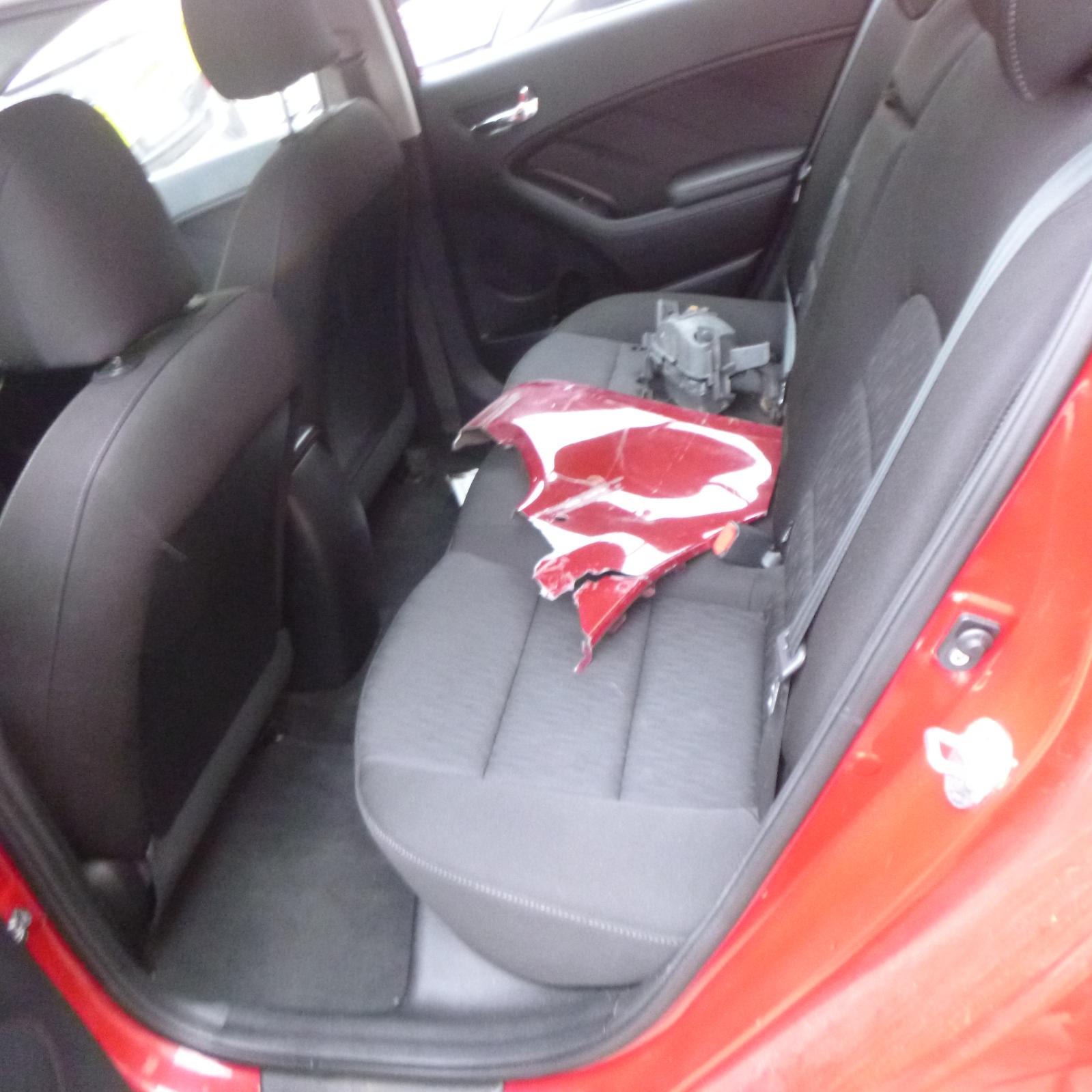 View Auto part Fuel Door / Filler Kia Cerato 2014