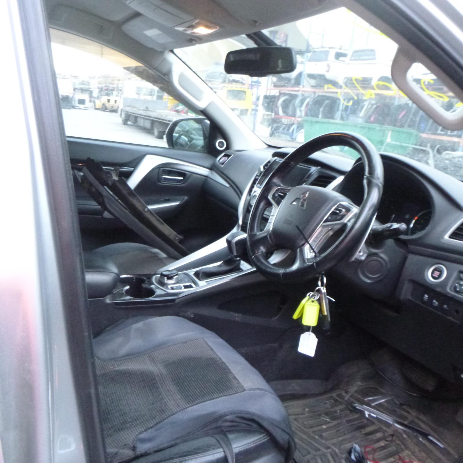 View Auto part Mount Mitsubishi Pajero 2018