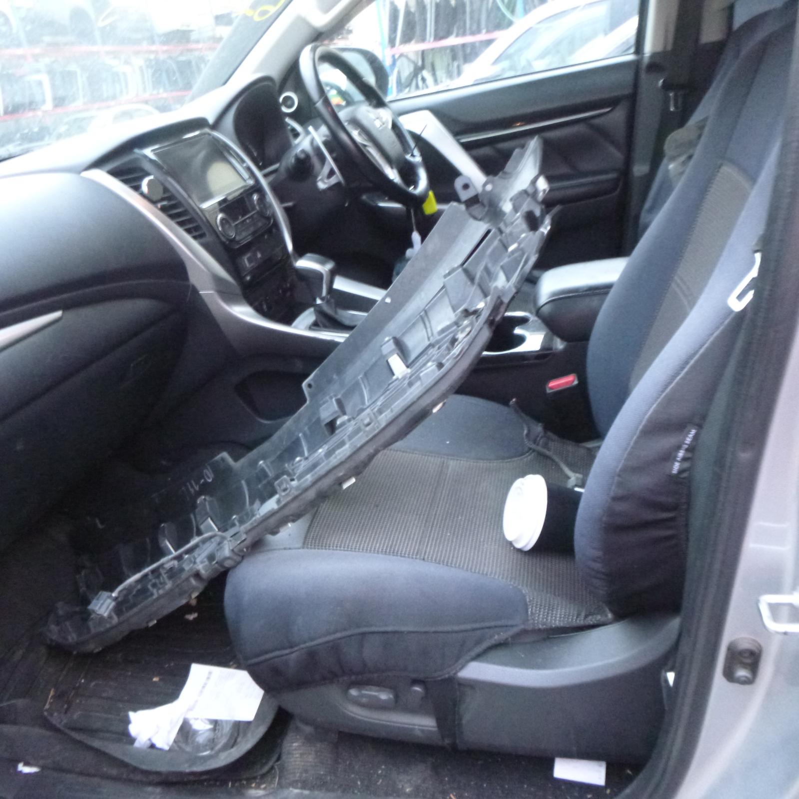 View Auto part Mount Mitsubishi Pajero 2018