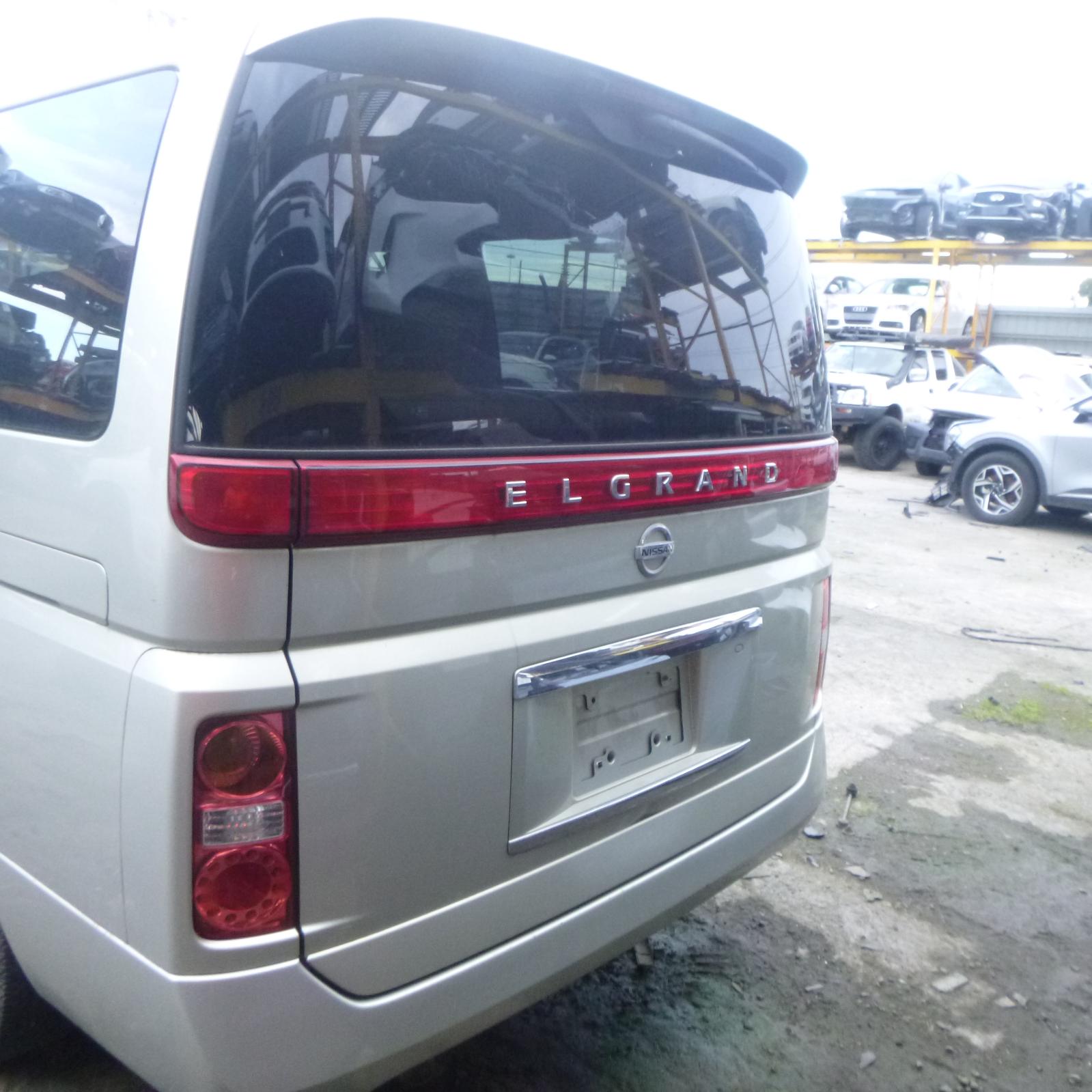 View Auto part Right Headlamp Nissan Elgrand 2007