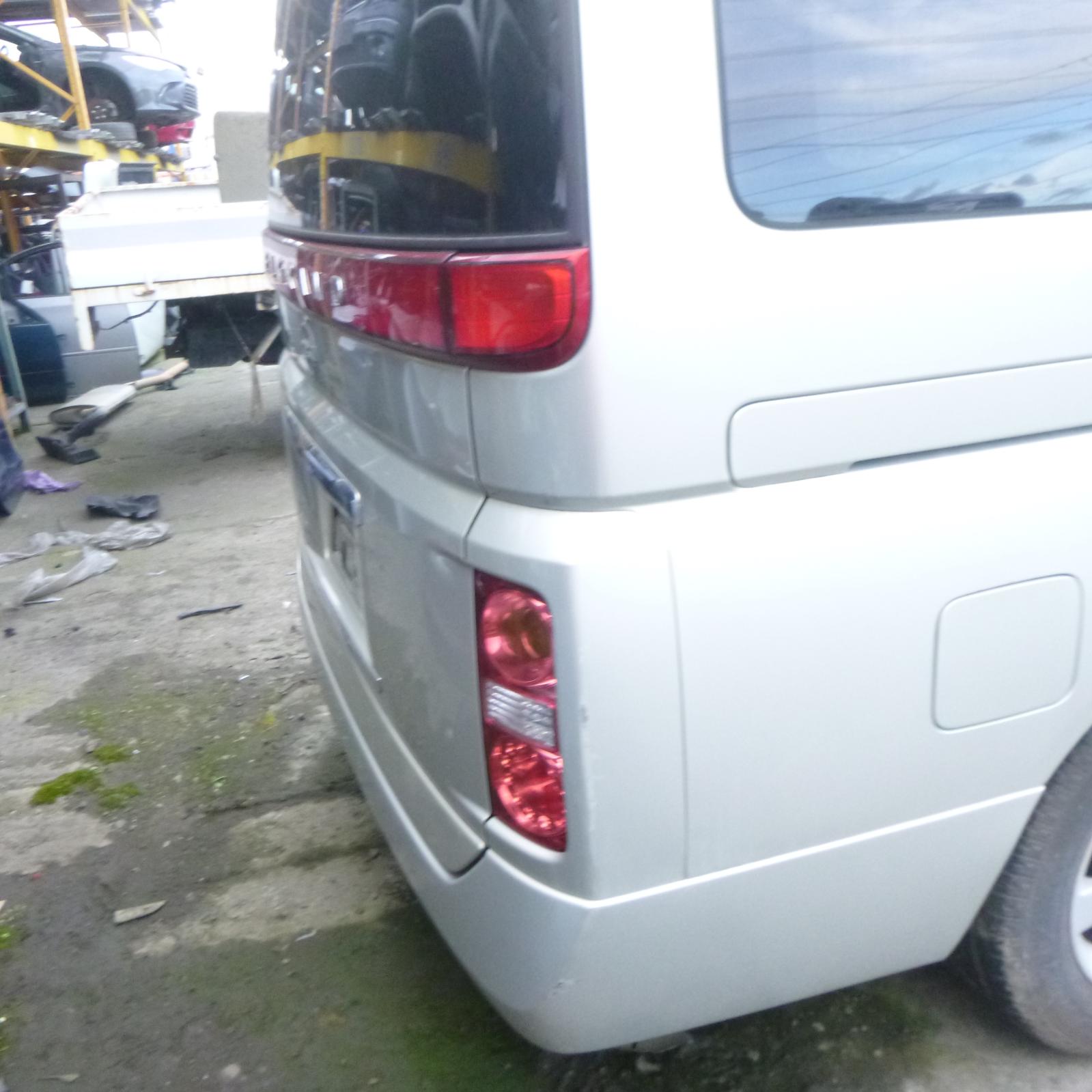 View Auto part Right Headlamp Nissan Elgrand 2007