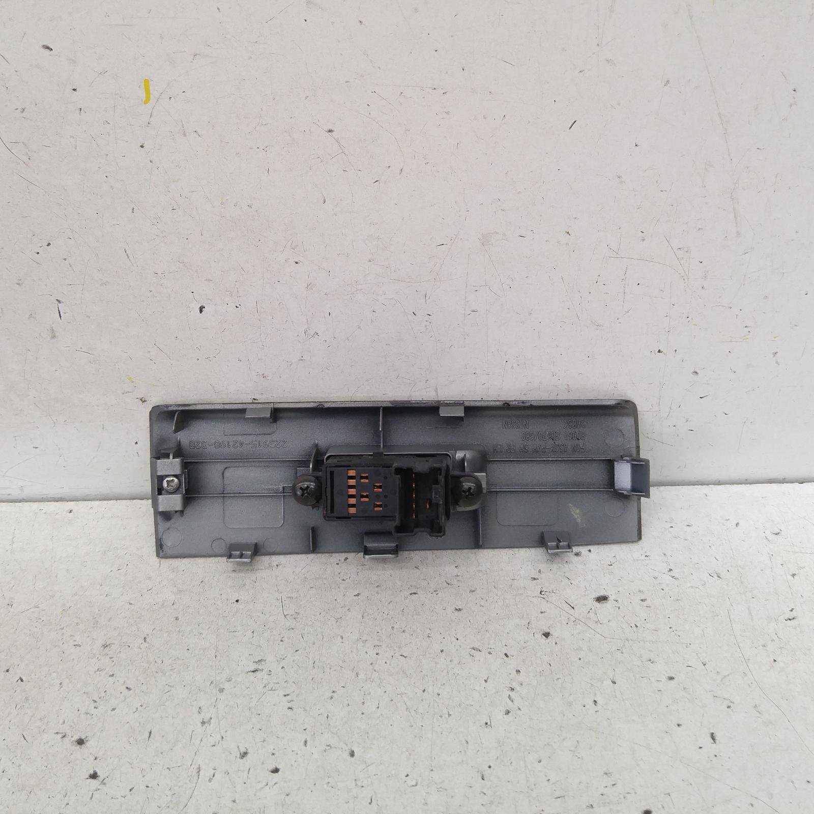 View Auto part Pwr Dr Wind Switch Nissan Navara 2007