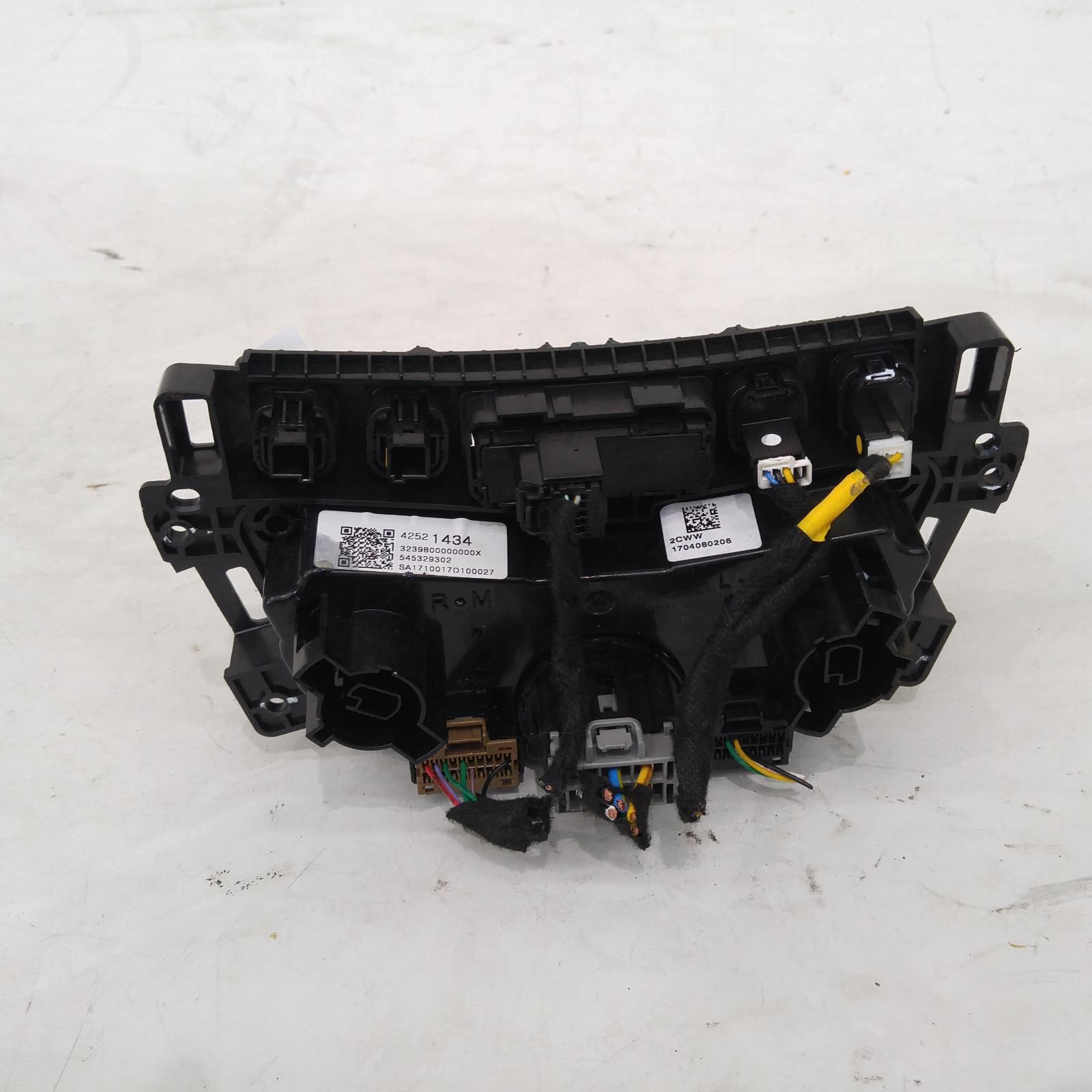 View Auto part Heater/Ac Controls Holden Trax 2017