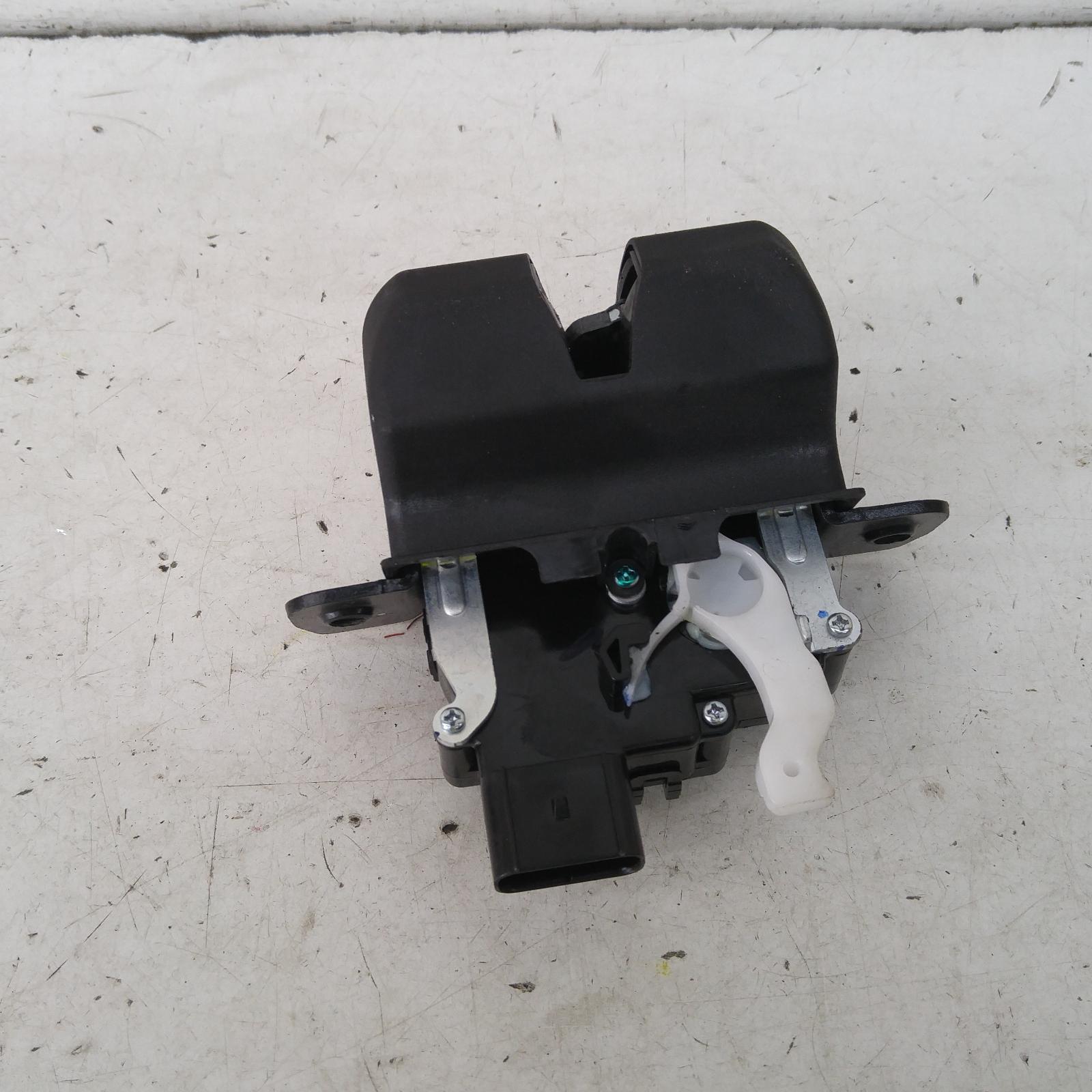 View Auto part Door/Boot/Gate Lock Kia Sportage 2018