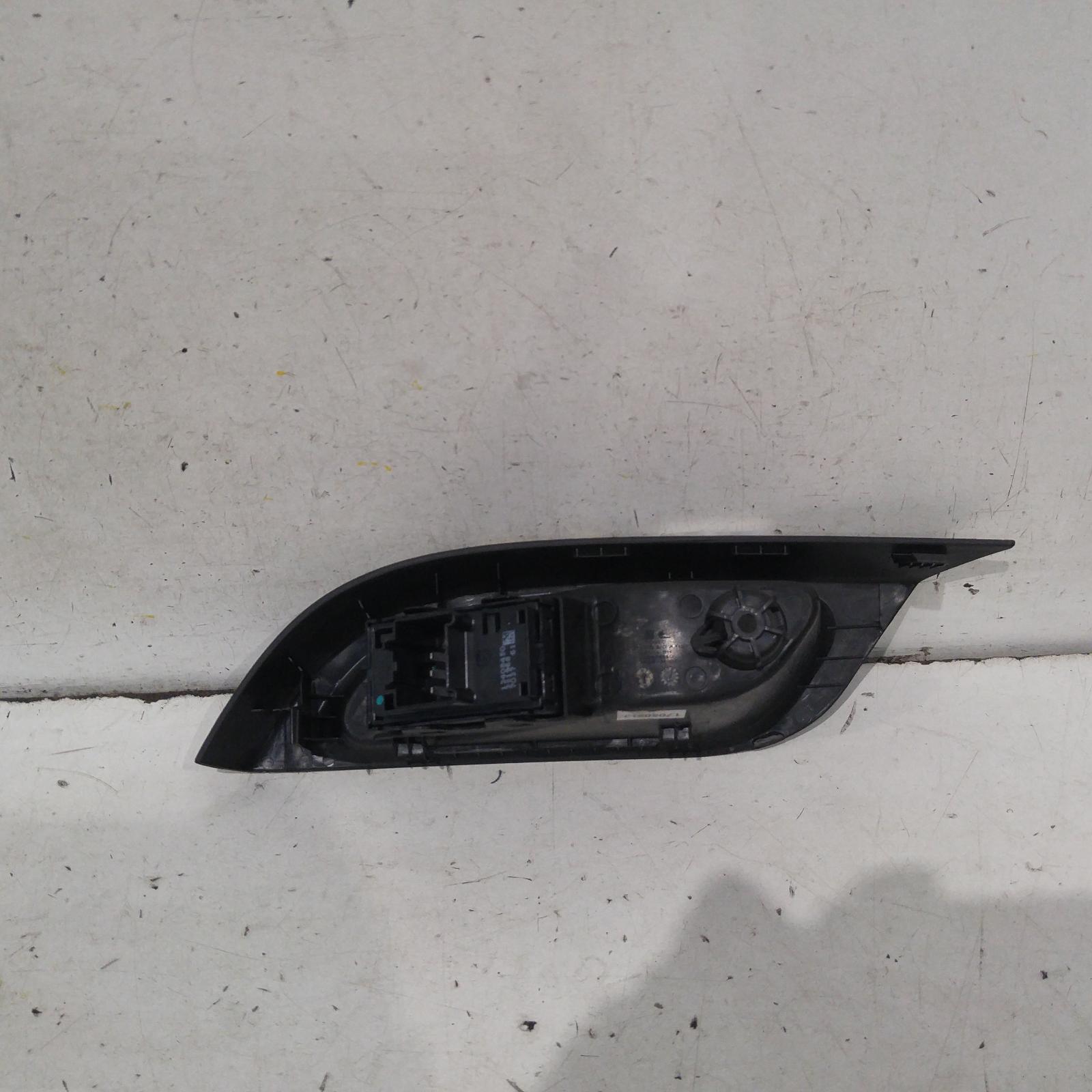 View Auto part Pwr Dr Wind Switch Holden Astra 2017