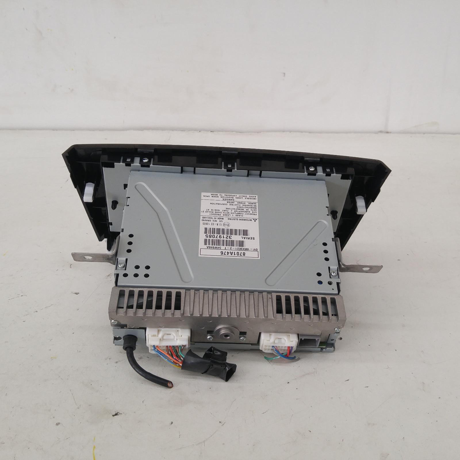 View Auto part Radio/Cd/Dvd/Sat/Tv Mitsubishi Mirage 2013