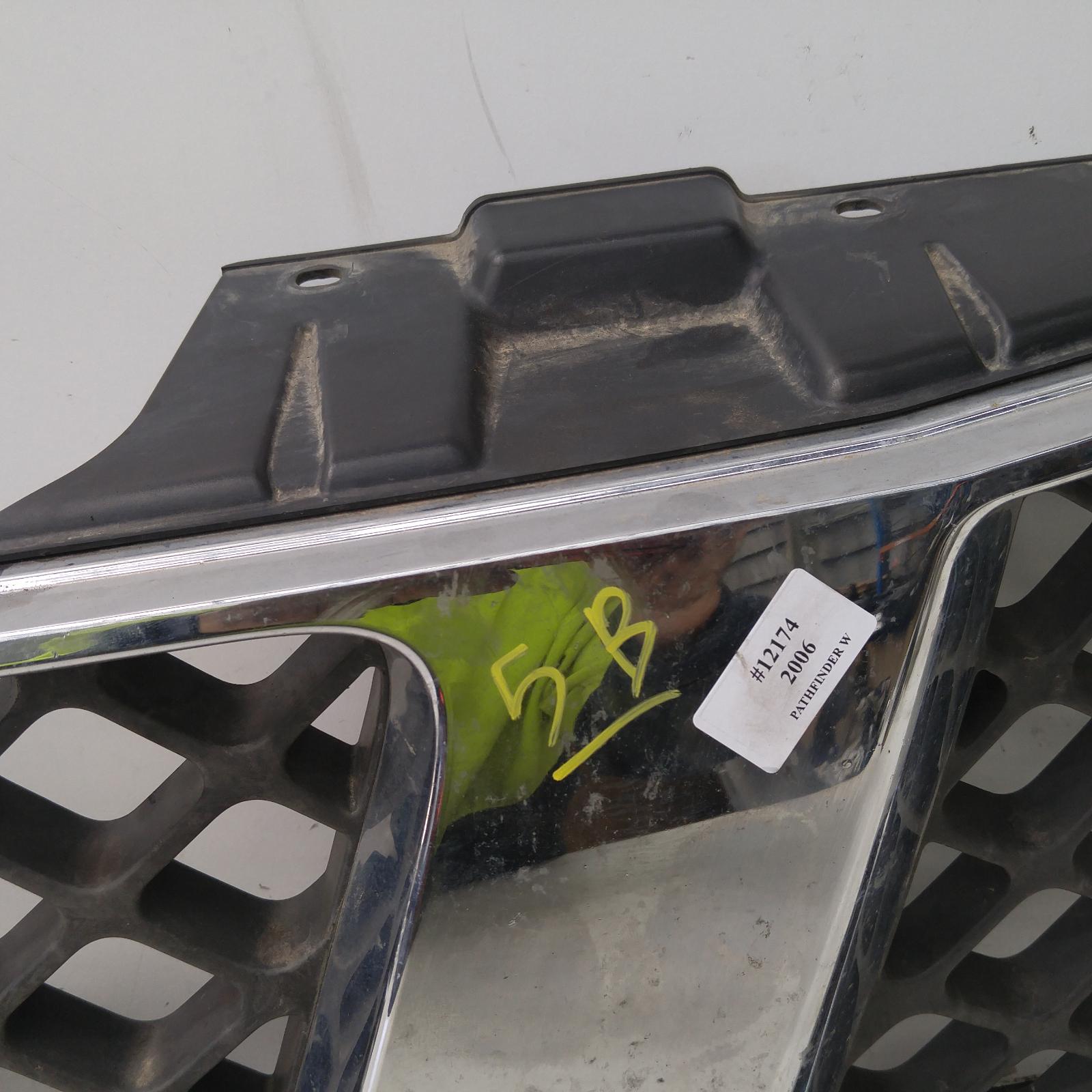 2006 Nissan Pathfinder Grille View Auto part Grille Nissan Pathfinder 2006