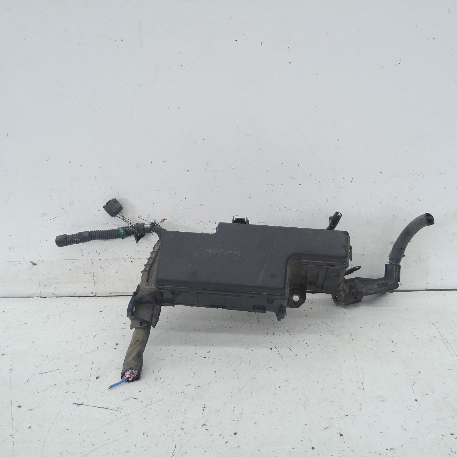 View Auto part Fuse Box Toyota Hilux 2016