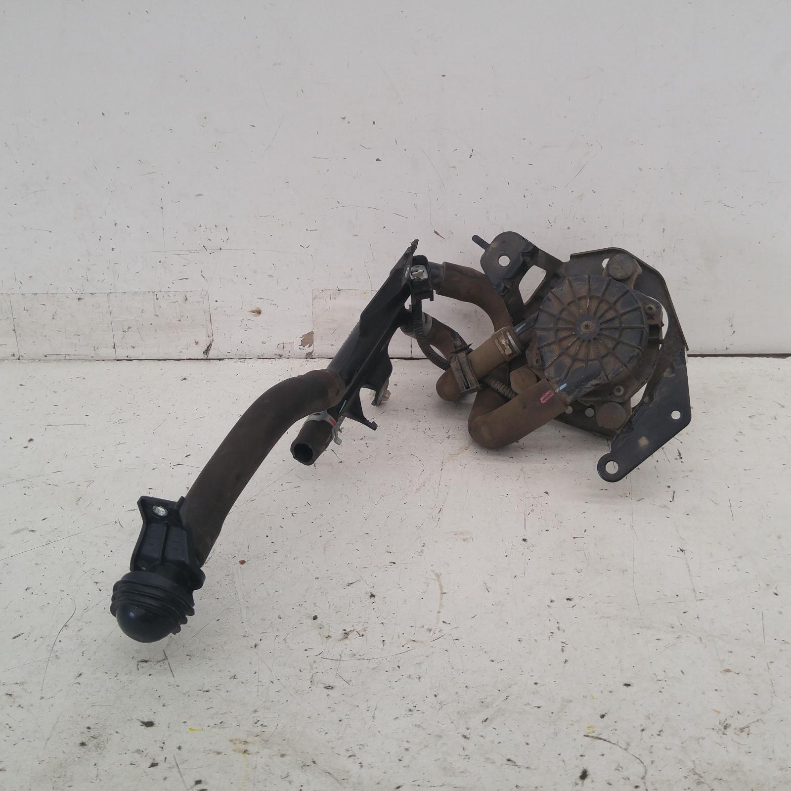 View Auto part Vacuum/Air Pump Toyota Hilux 2016