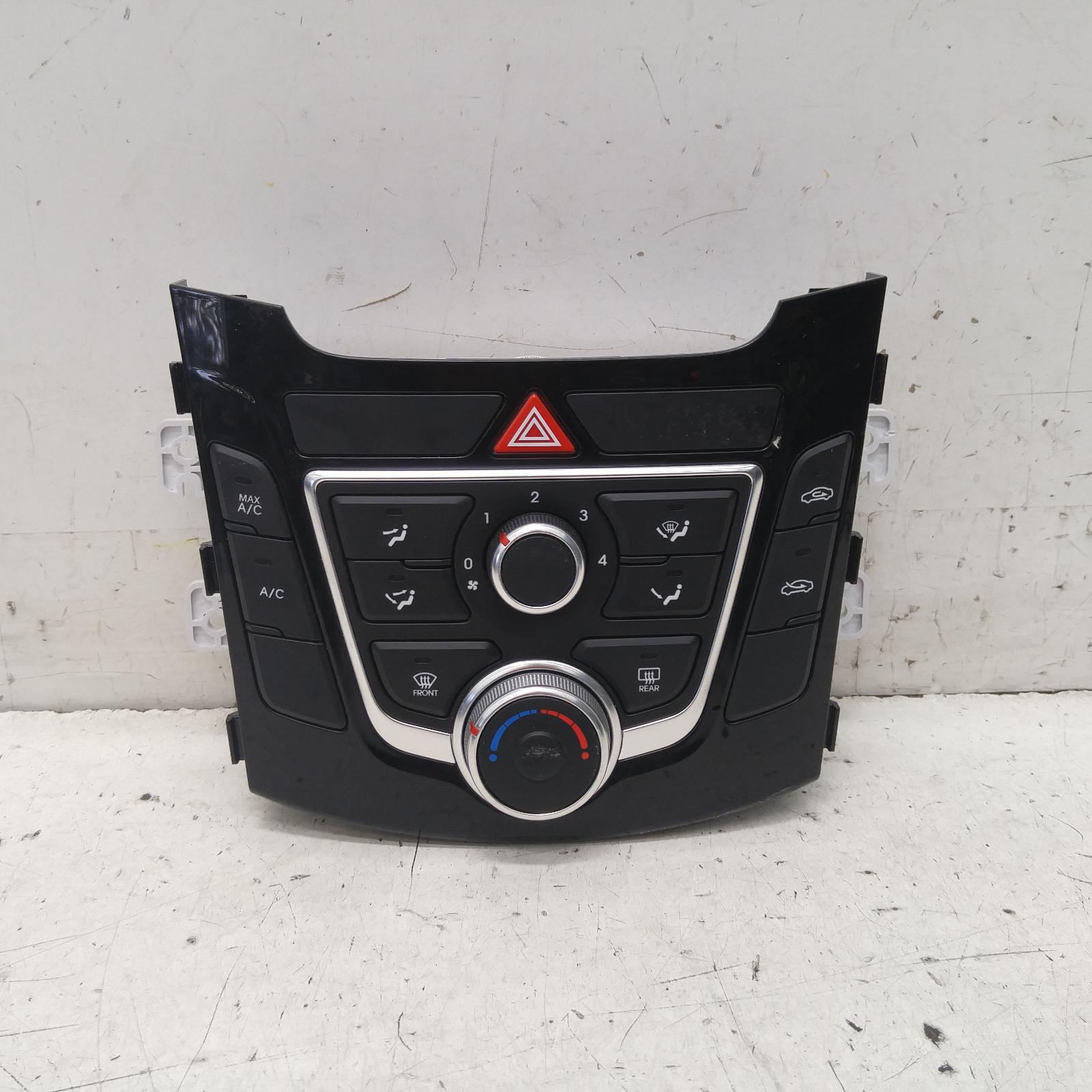 View Auto part Heater/Ac Controls Hyundai I30 2014