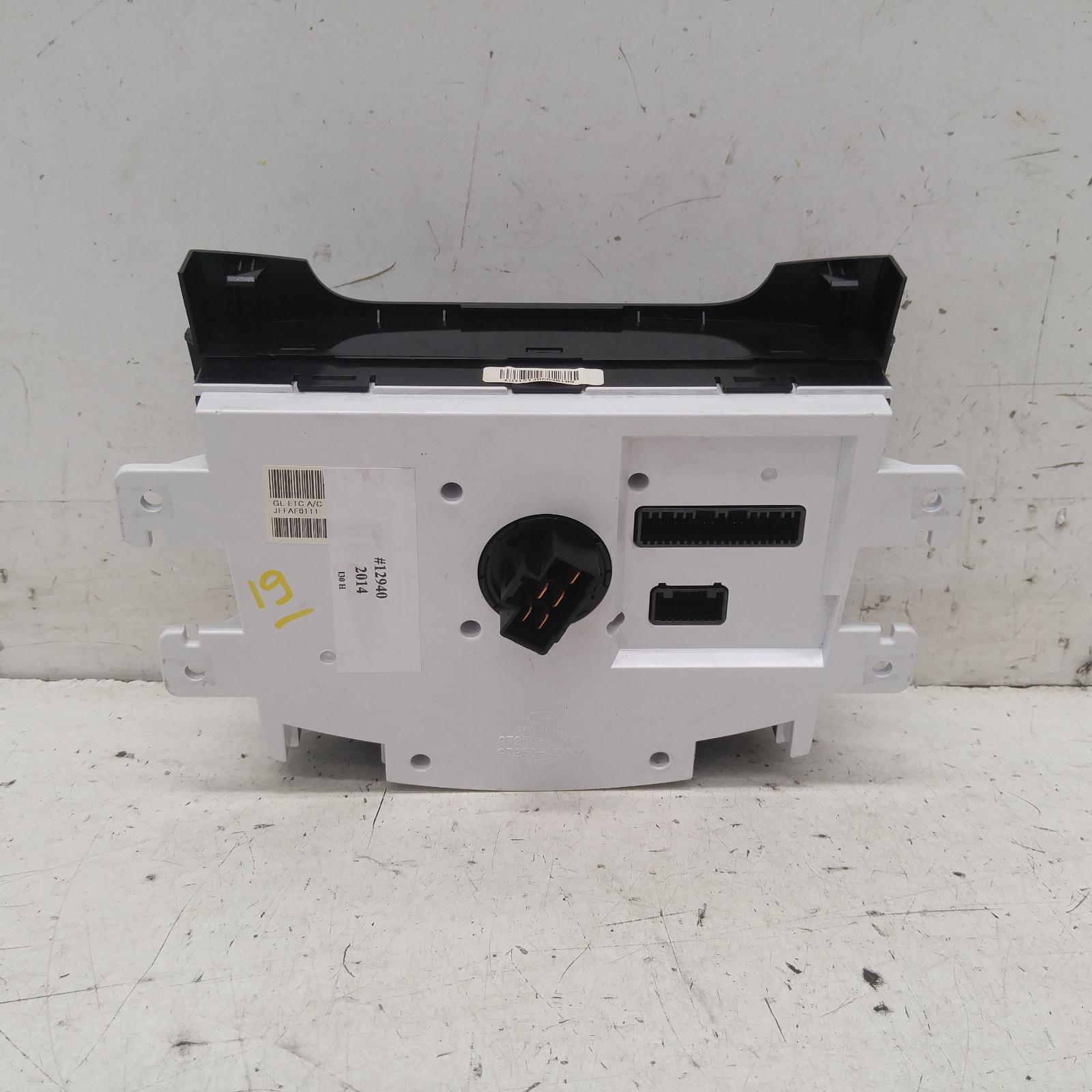 View Auto part Heater/Ac Controls Hyundai I30 2014