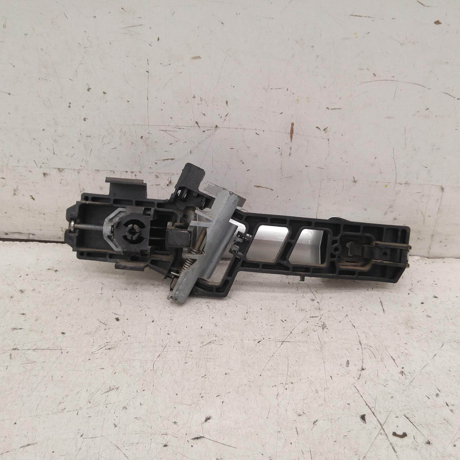 View Auto part Door Handle Ford Fiesta 2009