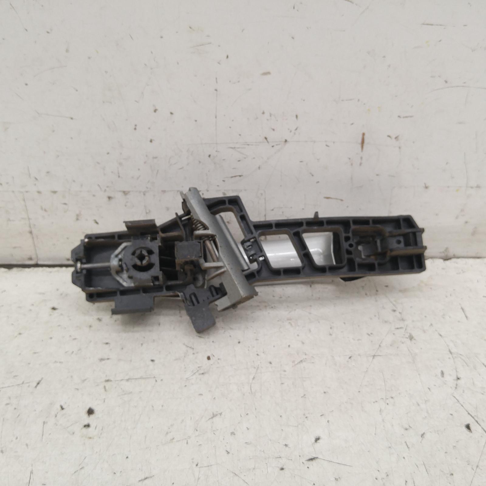 View Auto part Door Handle Ford Fiesta 2009