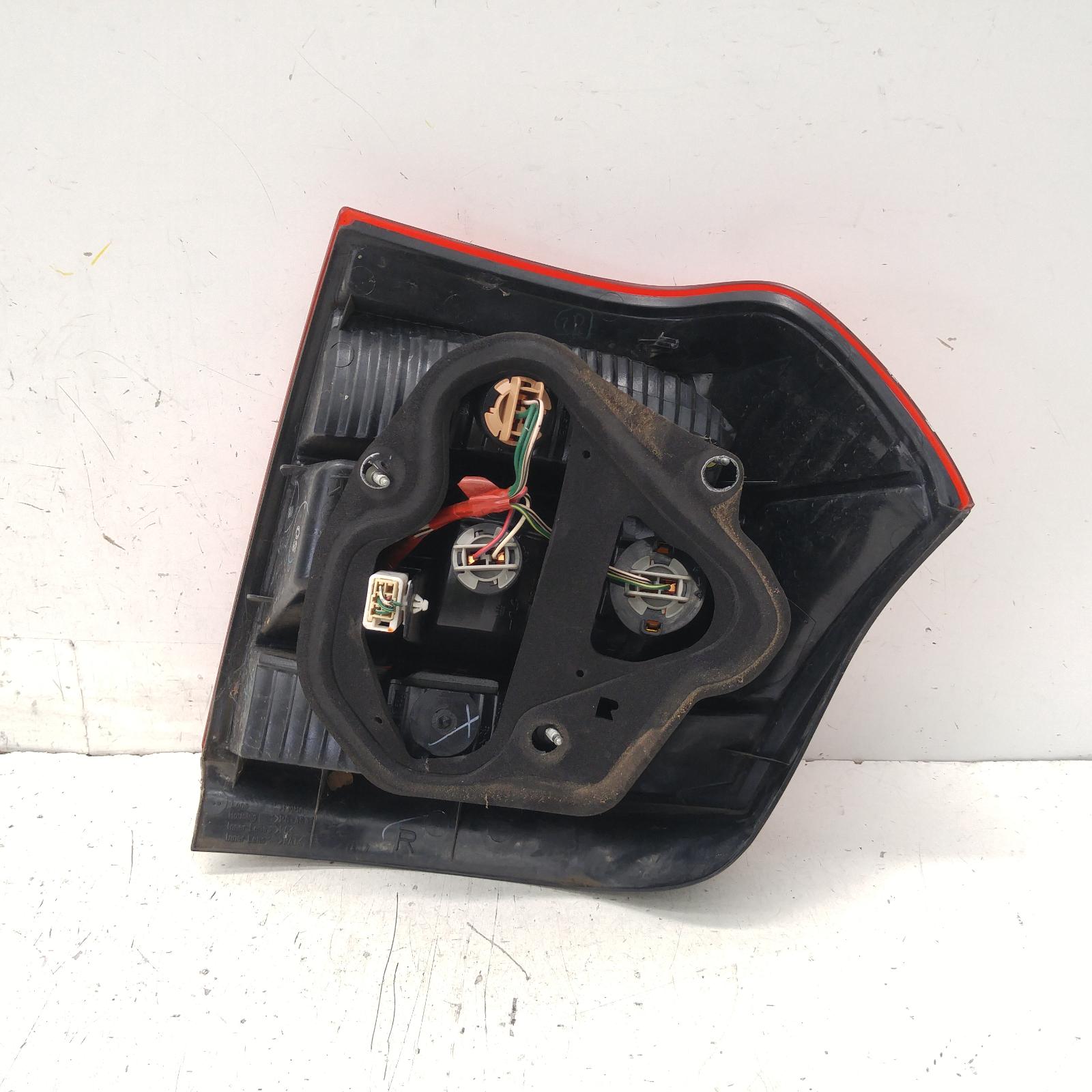 View Auto part Right Taillight Toyota Corolla 2002