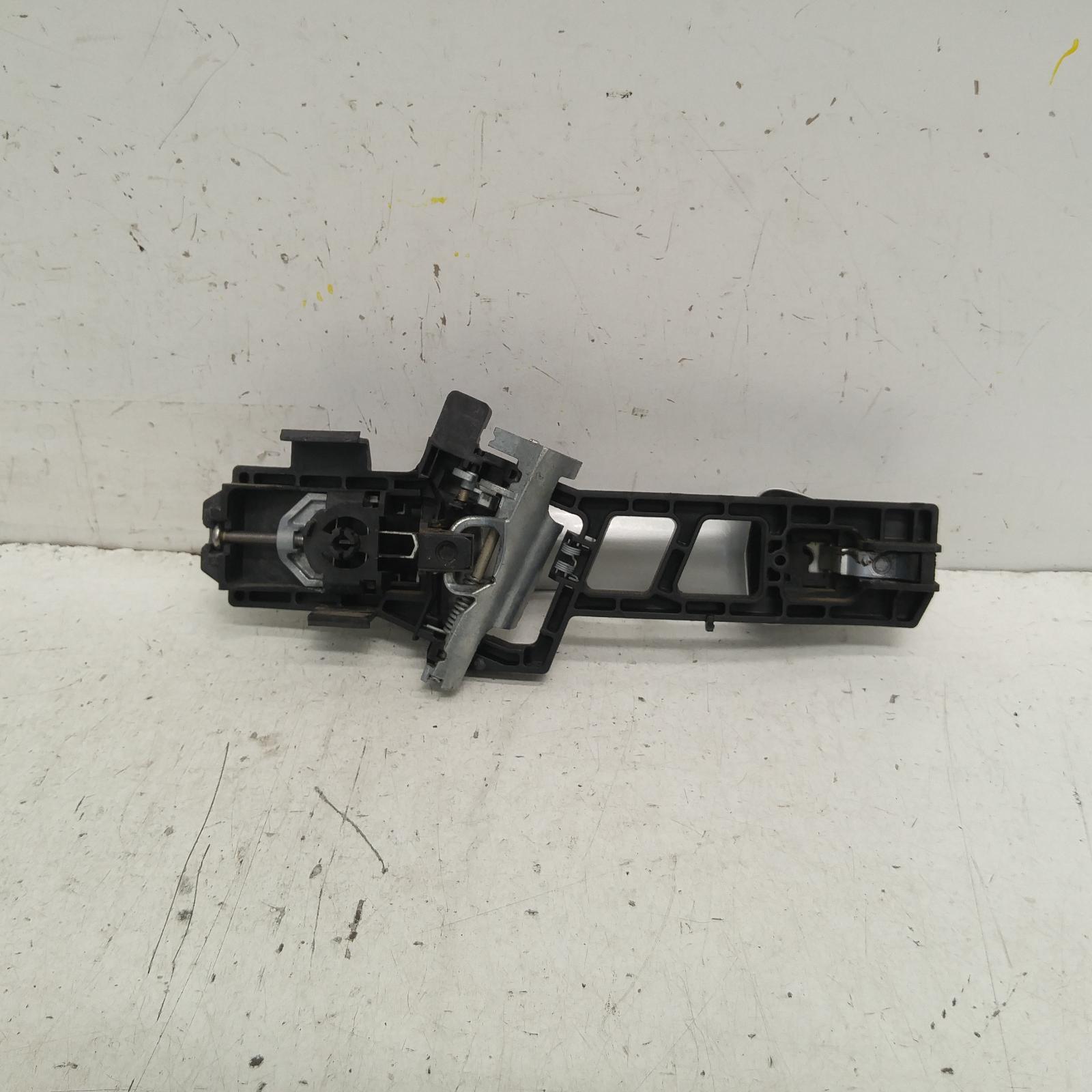 View Auto part Door Handle Ford Fiesta 2012