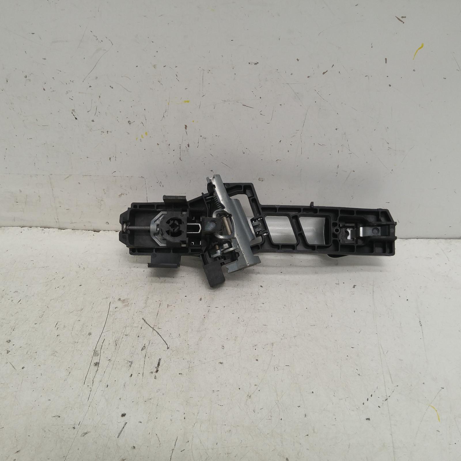View Auto part Door Handle Ford Fiesta 2012