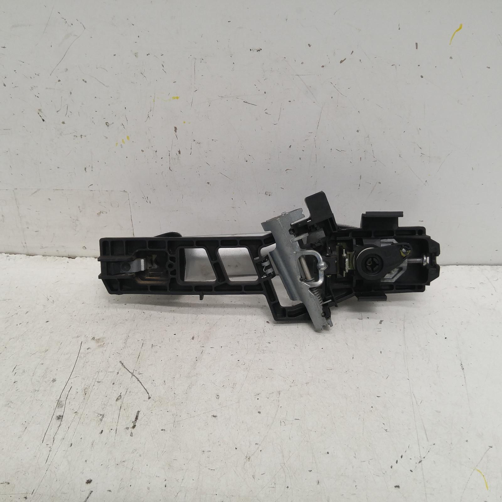 View Auto part Door Handle Ford Fiesta 2012