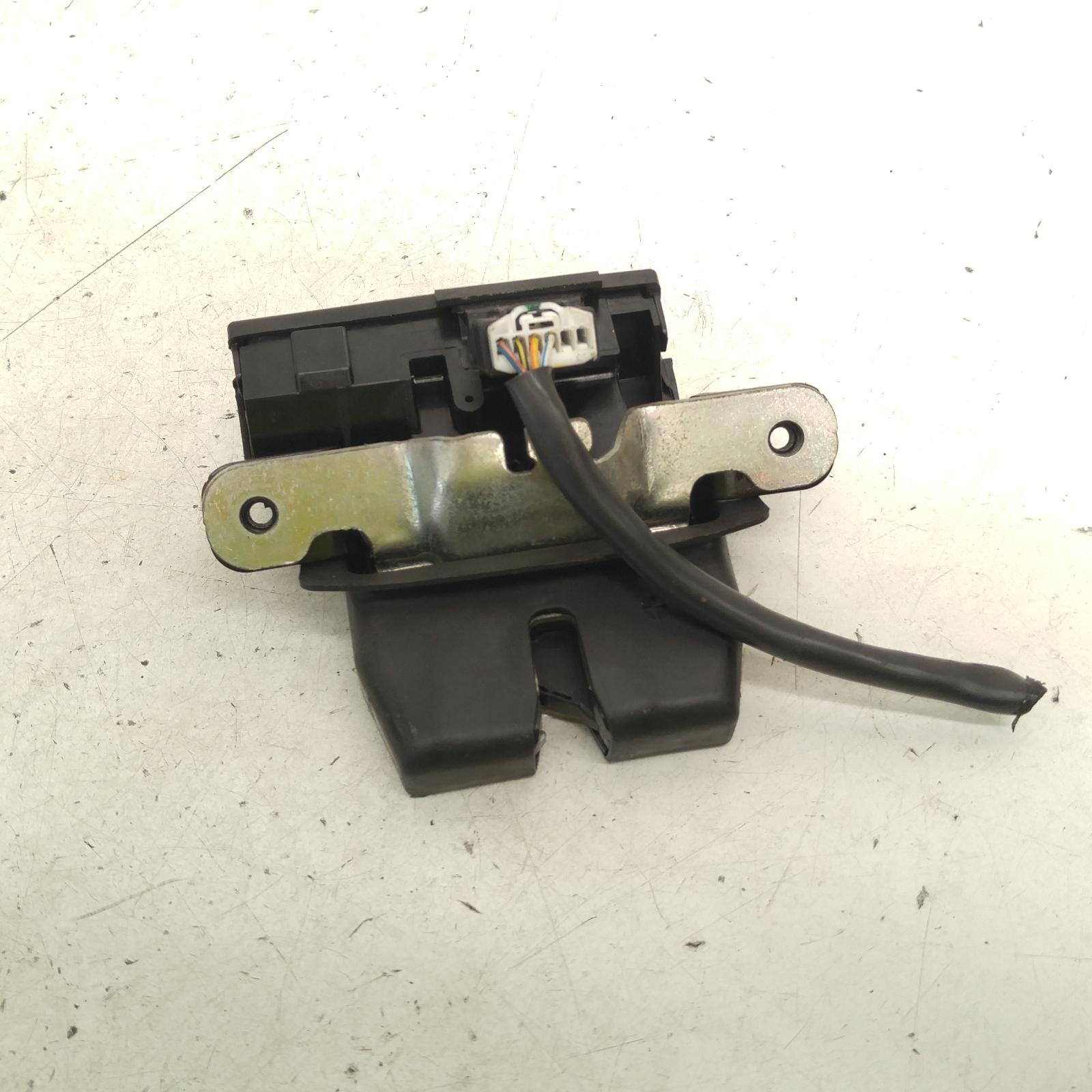 View Auto part Door/Boot/Gate Lock Ford Fiesta 2012