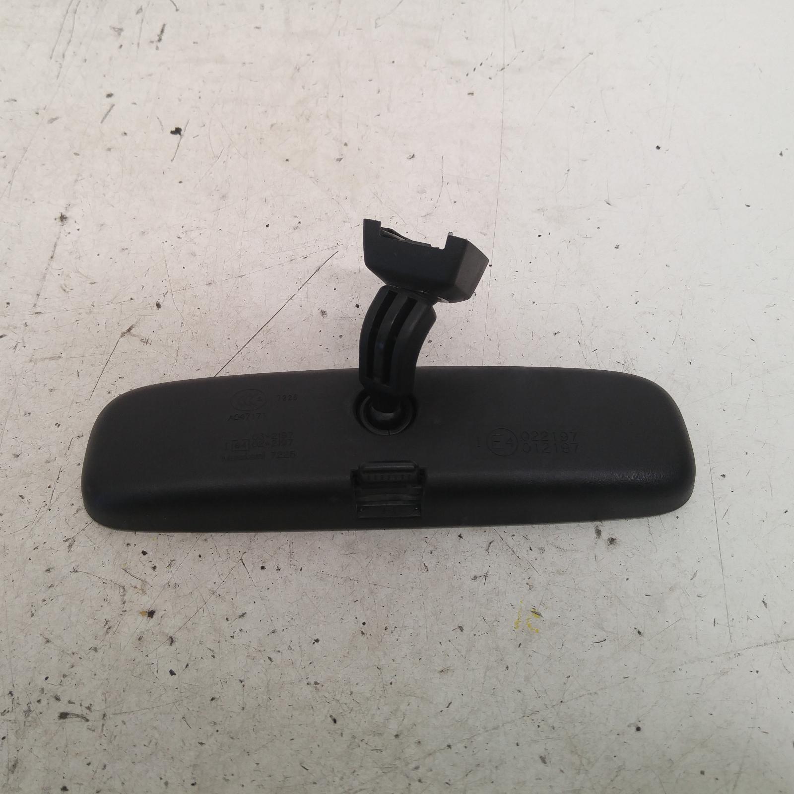 View Auto part Interior Mirror Mitsubishi Outlander 2015