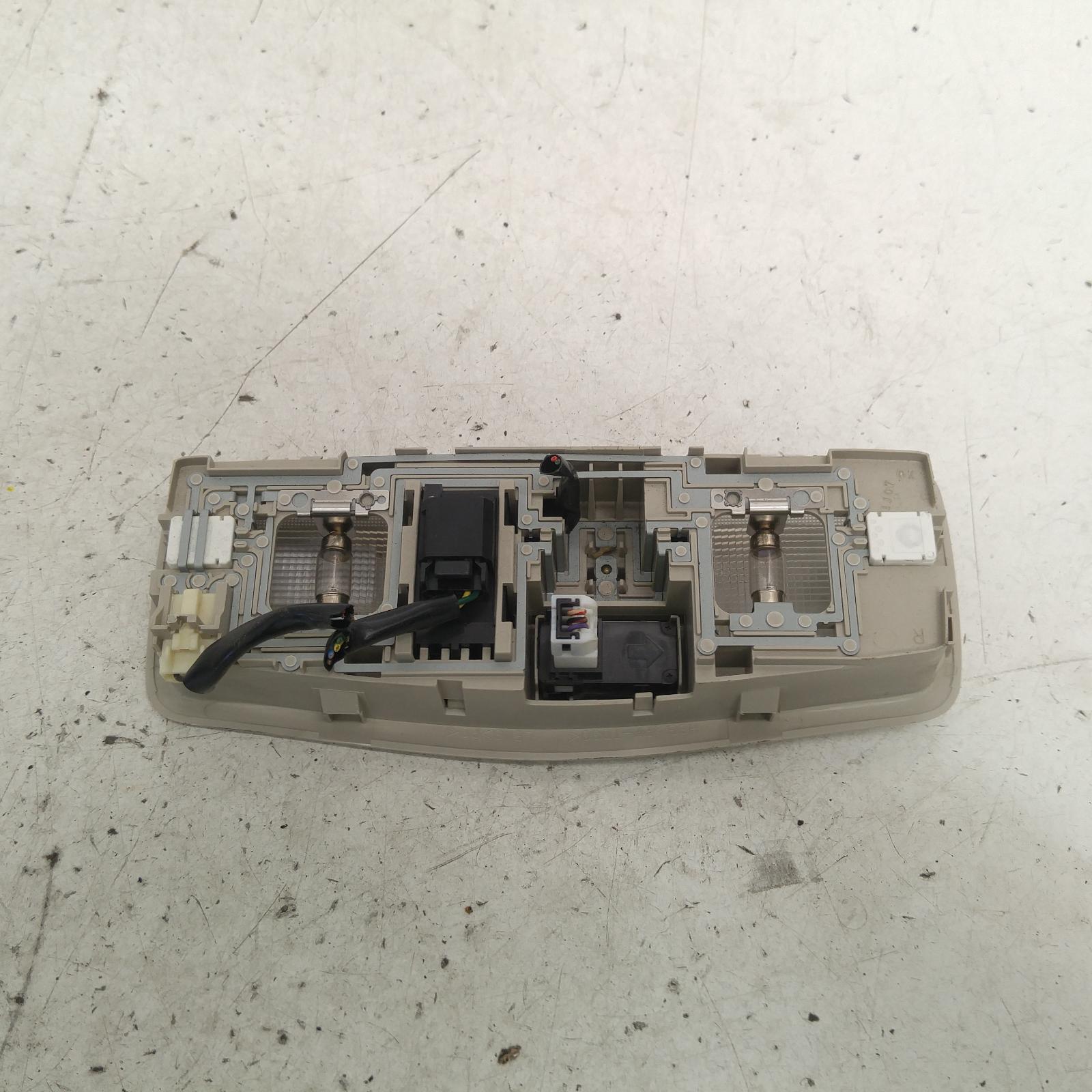 View Auto part Courtesy Light Mitsubishi Outlander 2015