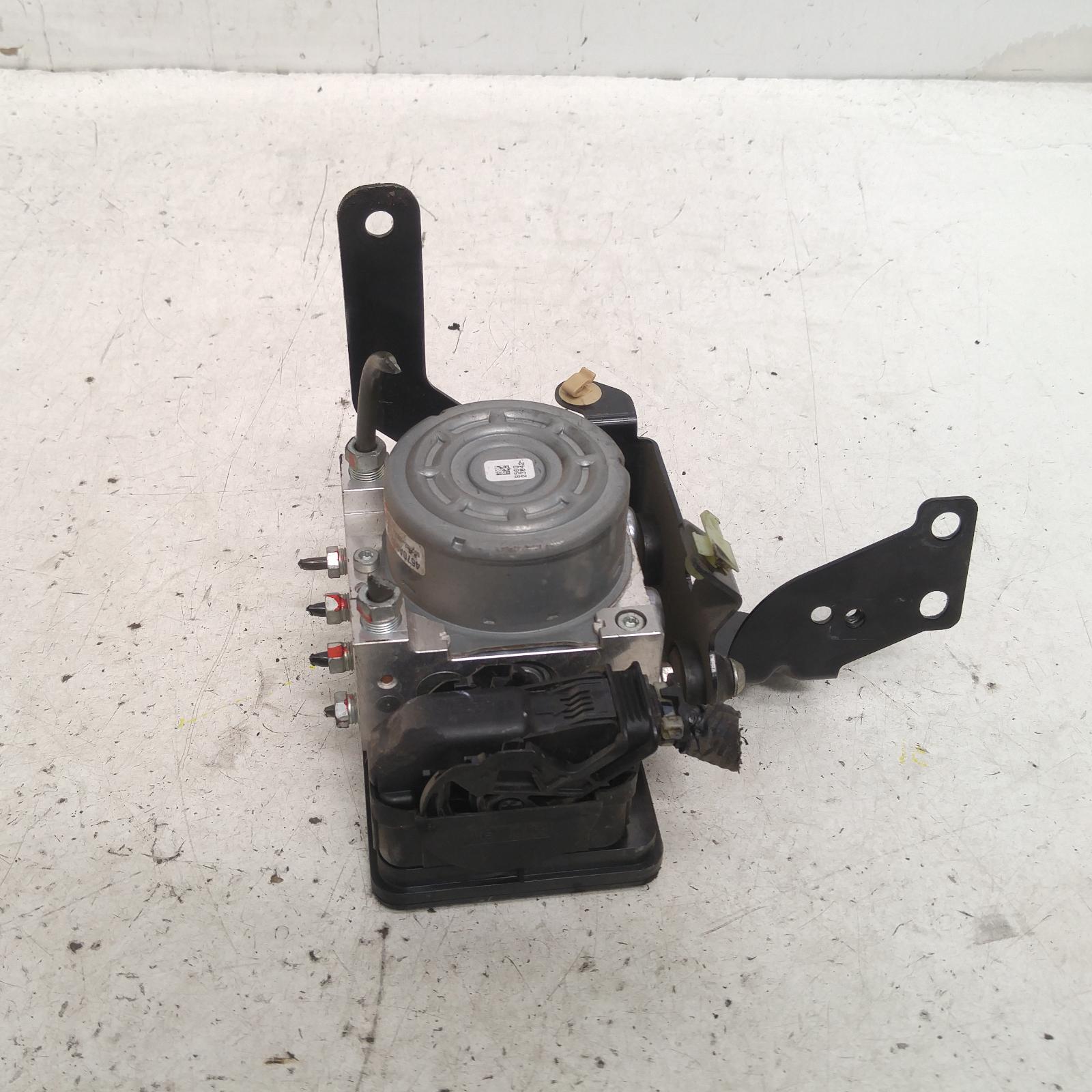 View Auto part Abs Pump/Modulator Mitsubishi Outlander 2015