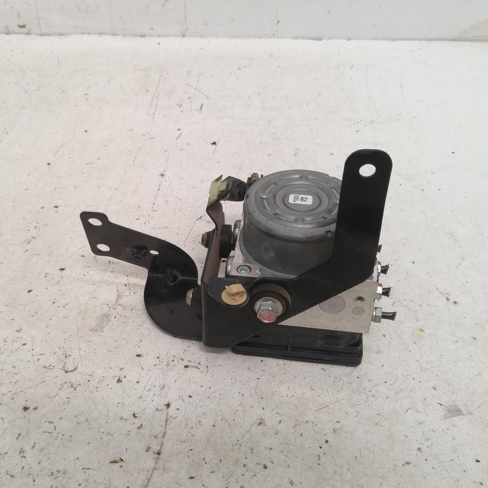 View Auto part Abs Pump/Modulator Mitsubishi Outlander 2015