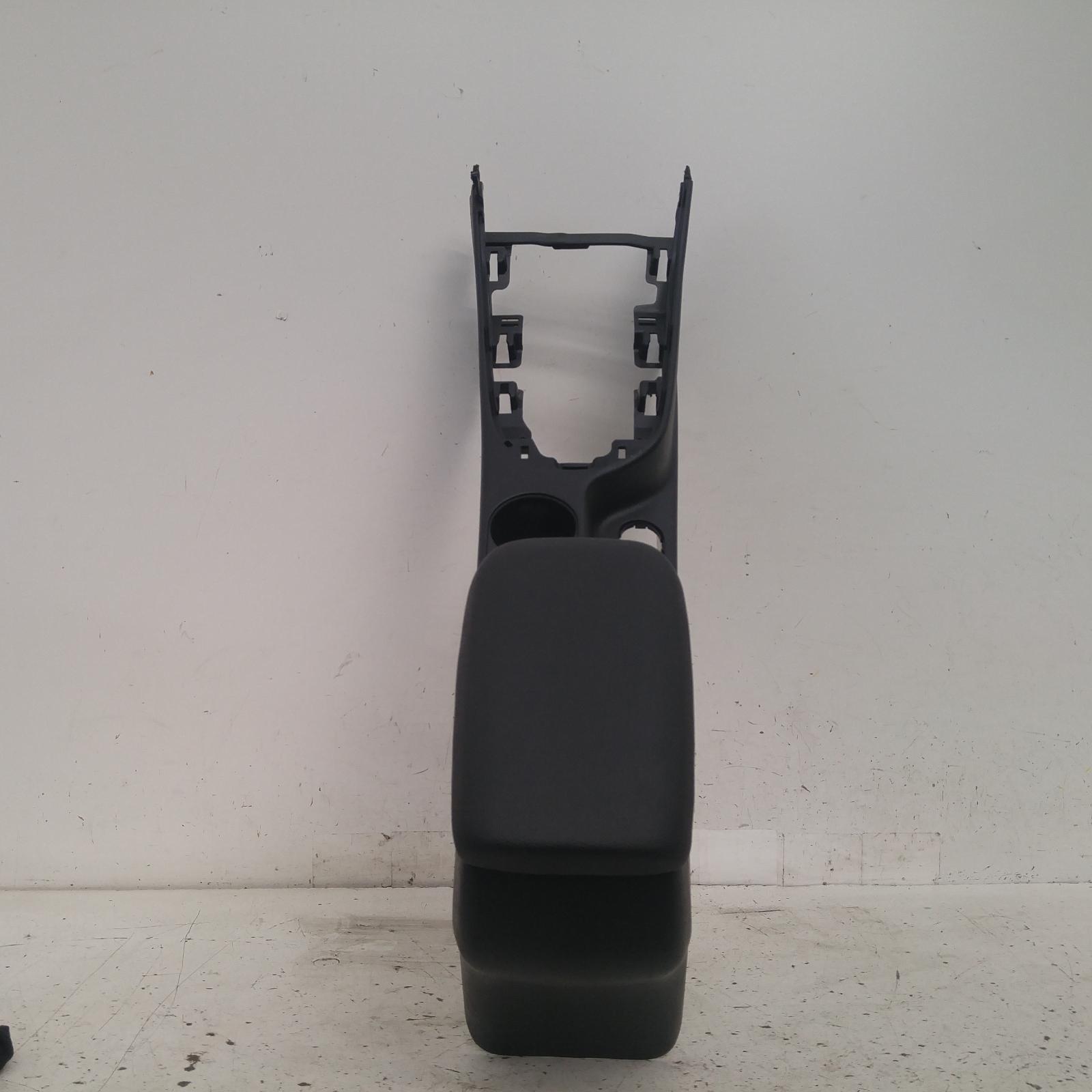 View Auto part Console Kia Cerato 2019