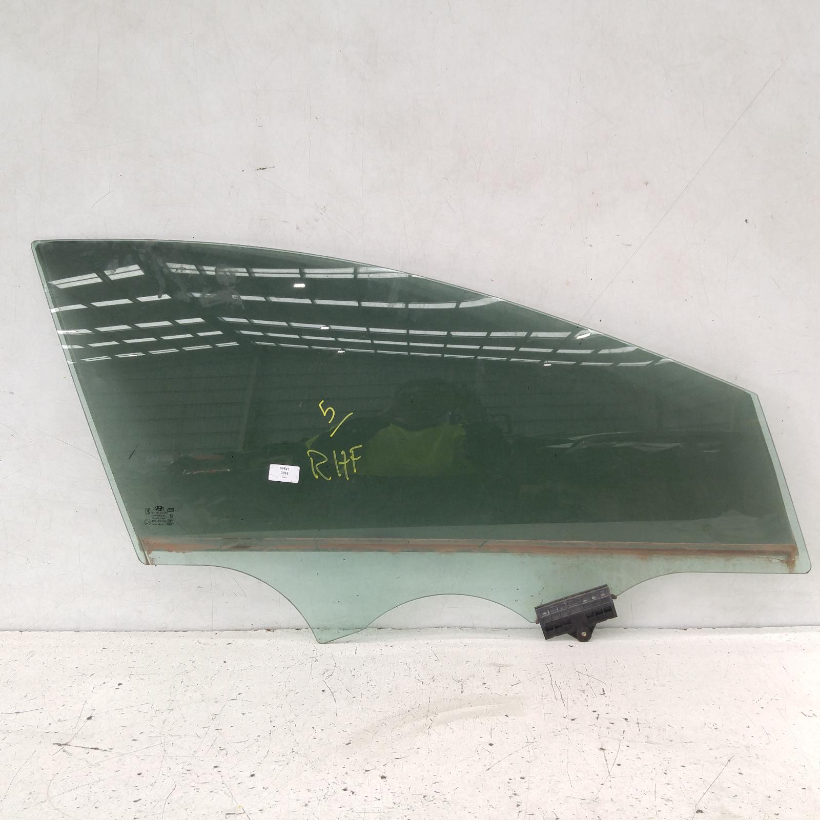 2016 Hyundai I40 Right Front Door Window View Auto part Right Front Door Window Hyundai I40 2016