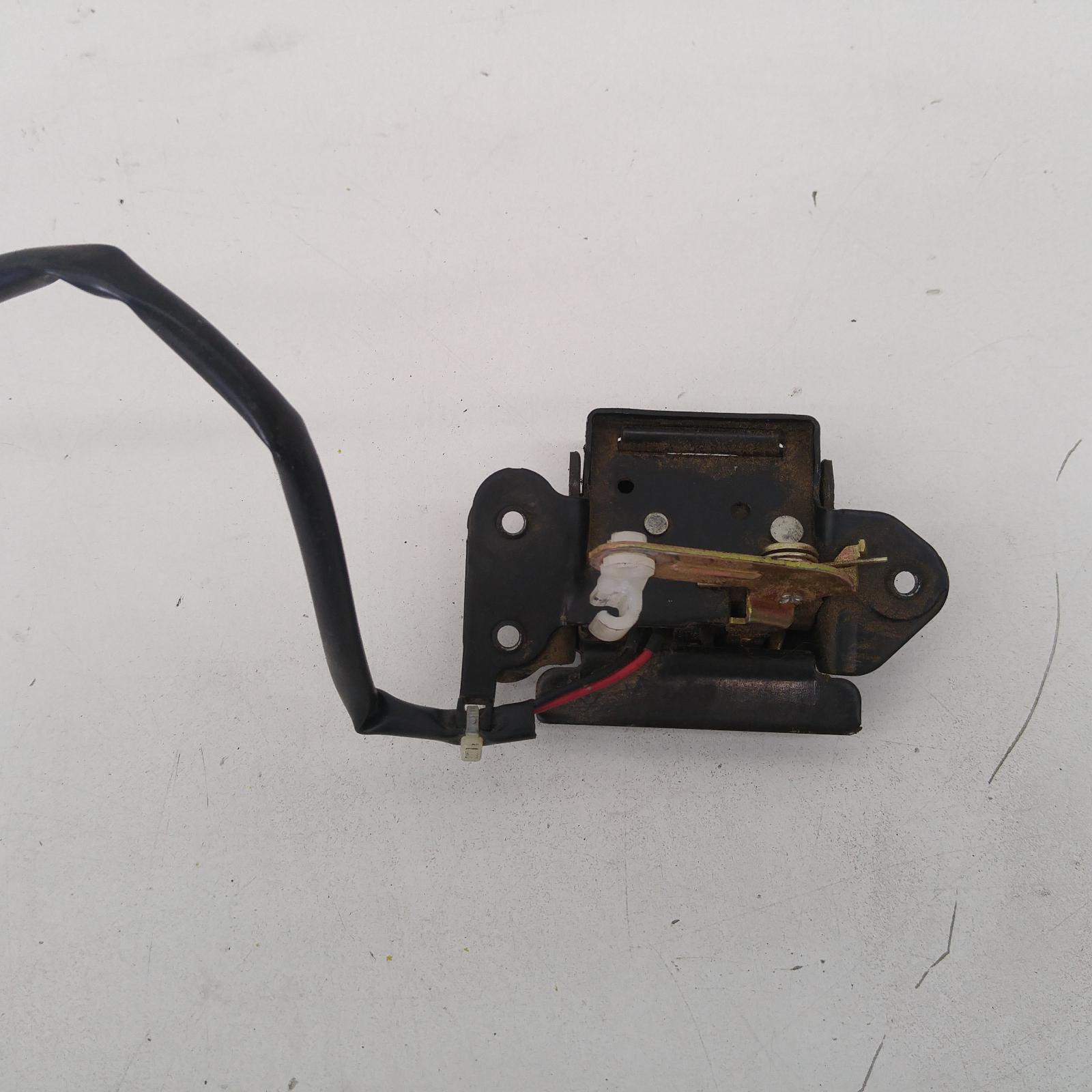 View Auto part Door/Boot/Gate Lock Mazda Tribute 2005