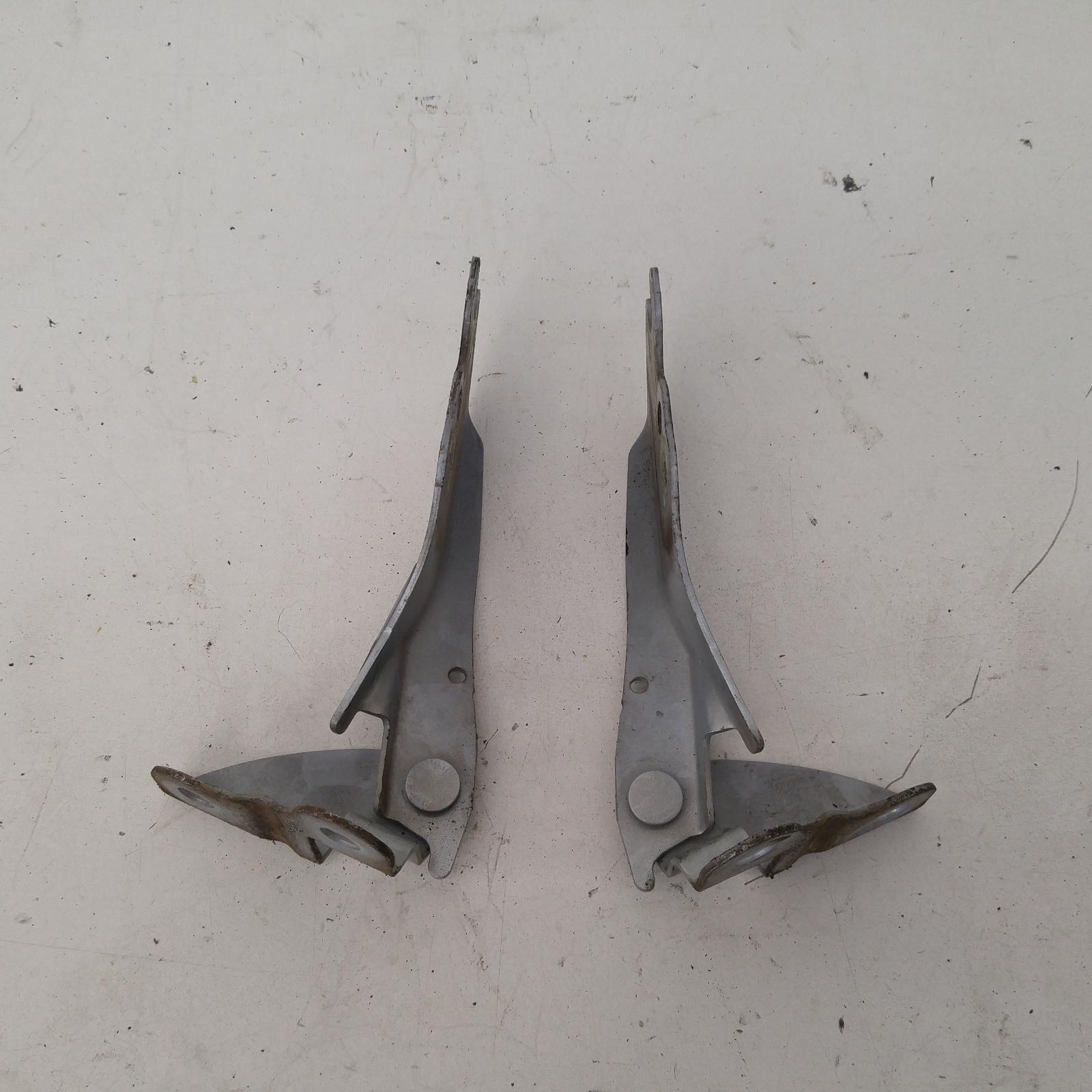 View Auto part Bonnet Hinge/Strut Mazda Tribute 2005
