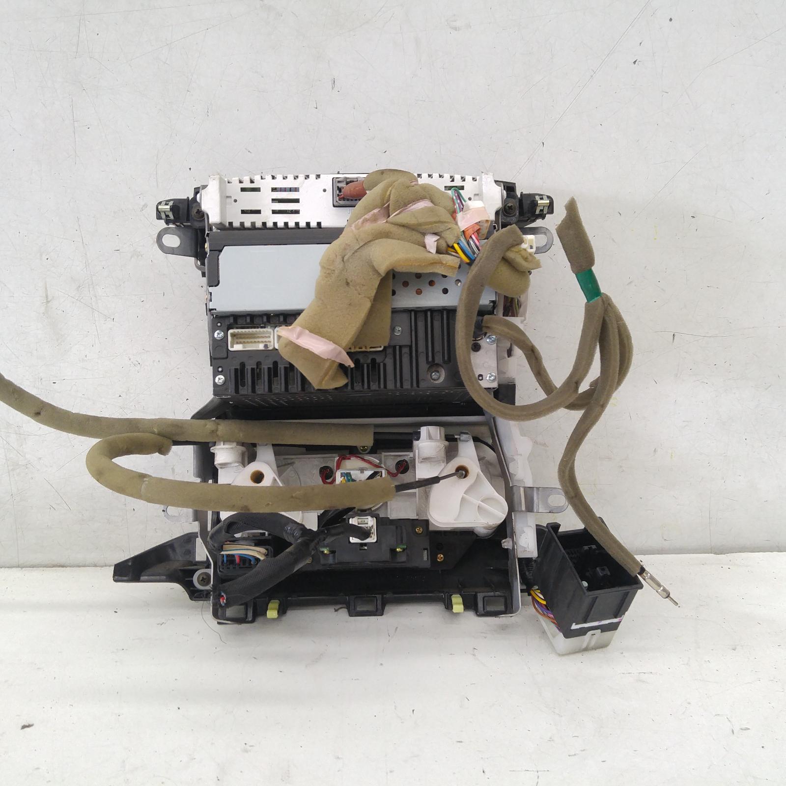 View Auto part Radio/Cd/Dvd/Sat/Tv Toyota Prado 2004